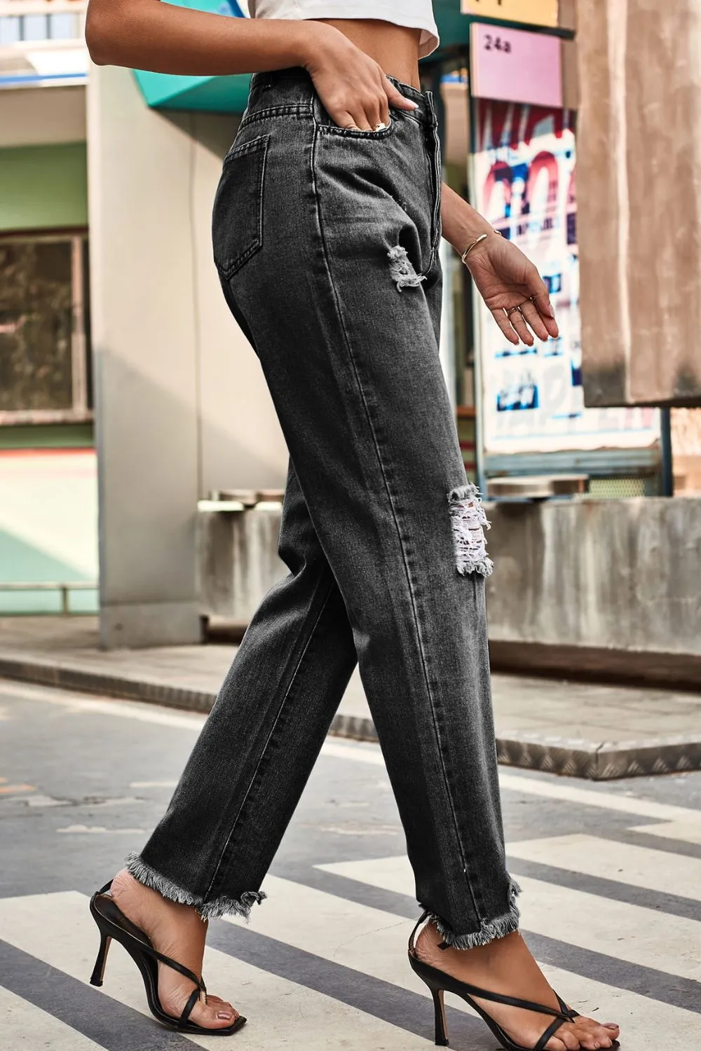 * APP EXCLUSIVE* Distresssed Buttoned Loose Fit Jeans
