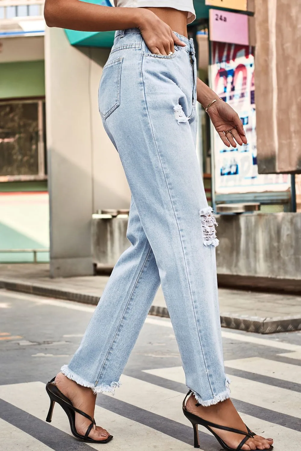 * APP EXCLUSIVE* Distresssed Buttoned Loose Fit Jeans