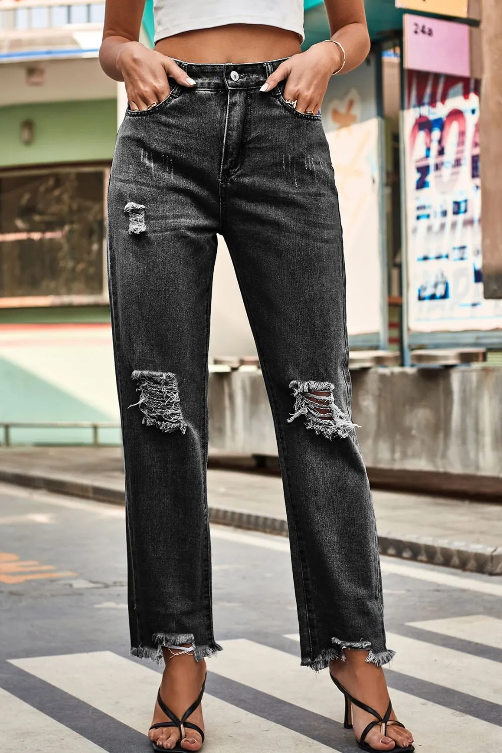 * APP EXCLUSIVE* Distresssed Buttoned Loose Fit Jeans