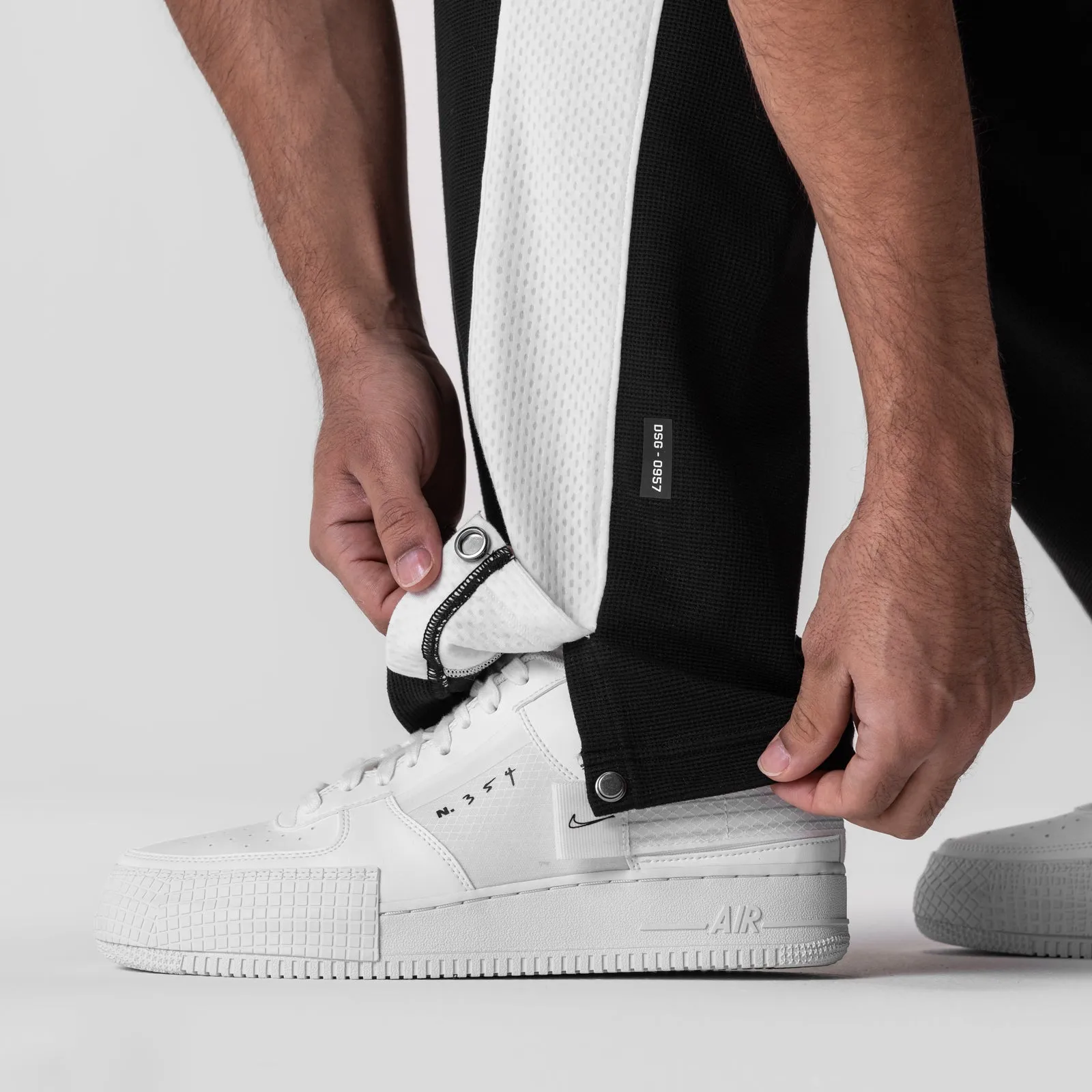 0957. Waffle Knit Relaxed Sweatpant - Black/White