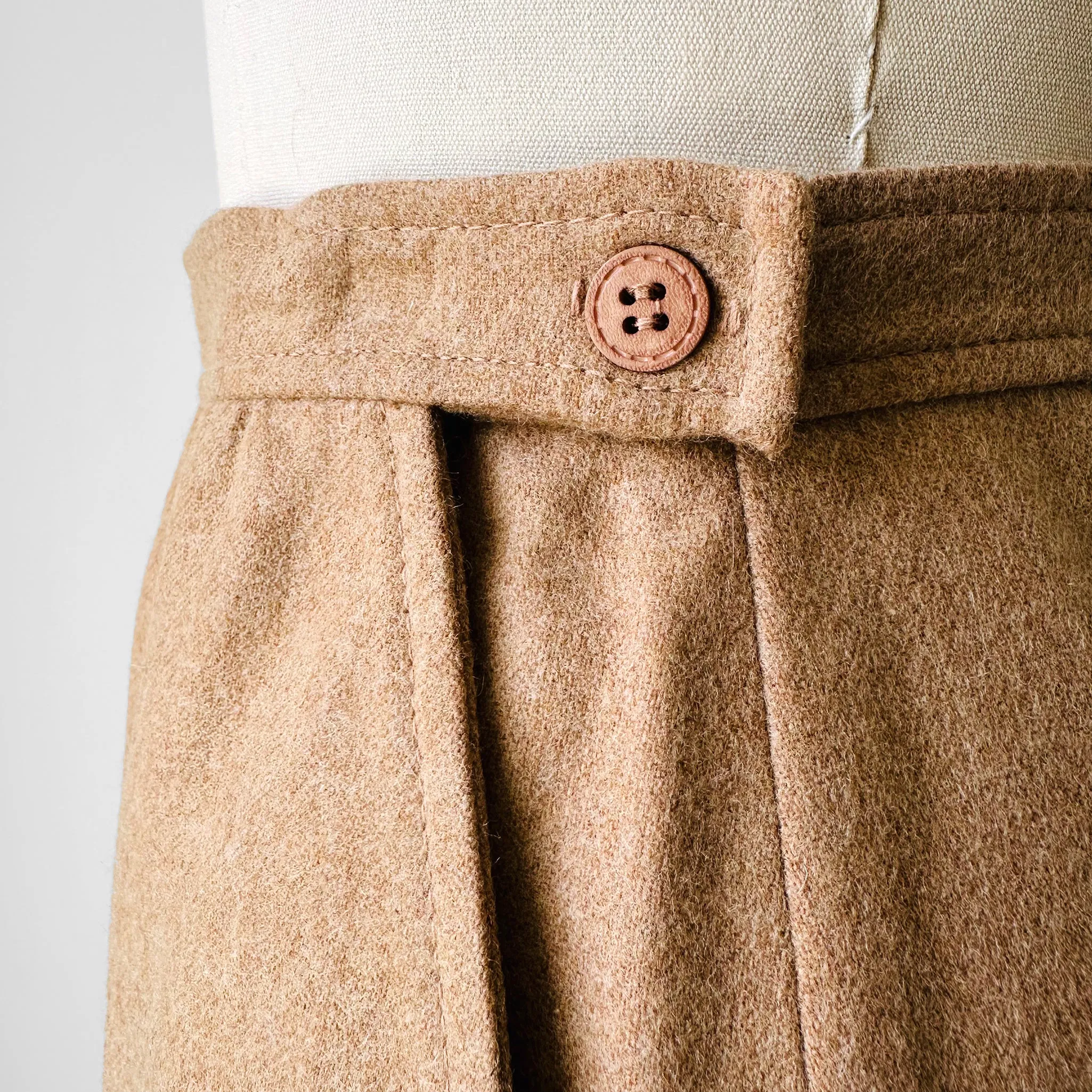 1960s - 1970s Tan Aline Wool Knee-Length Skirt - Waist 28