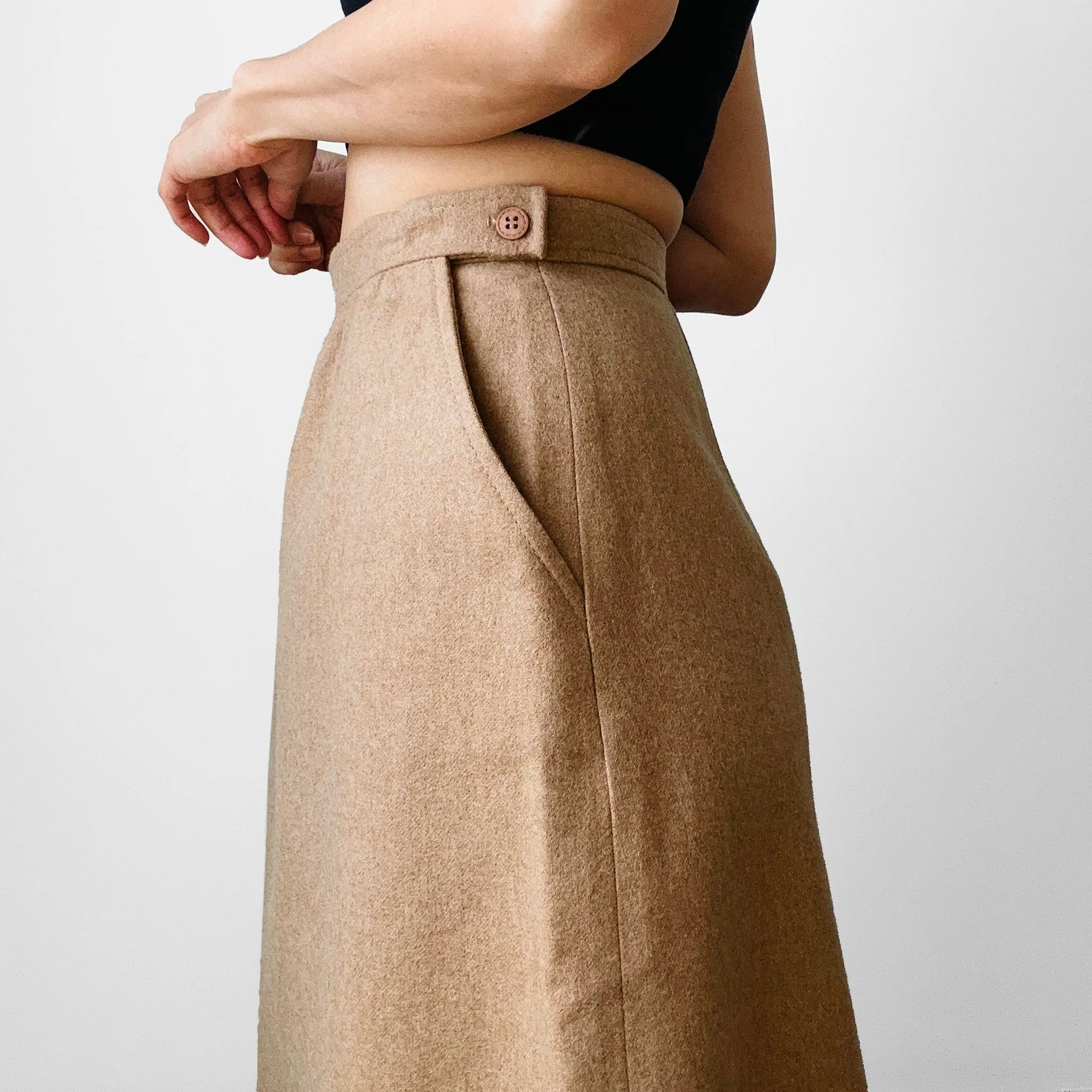 1960s - 1970s Tan Aline Wool Knee-Length Skirt - Waist 28