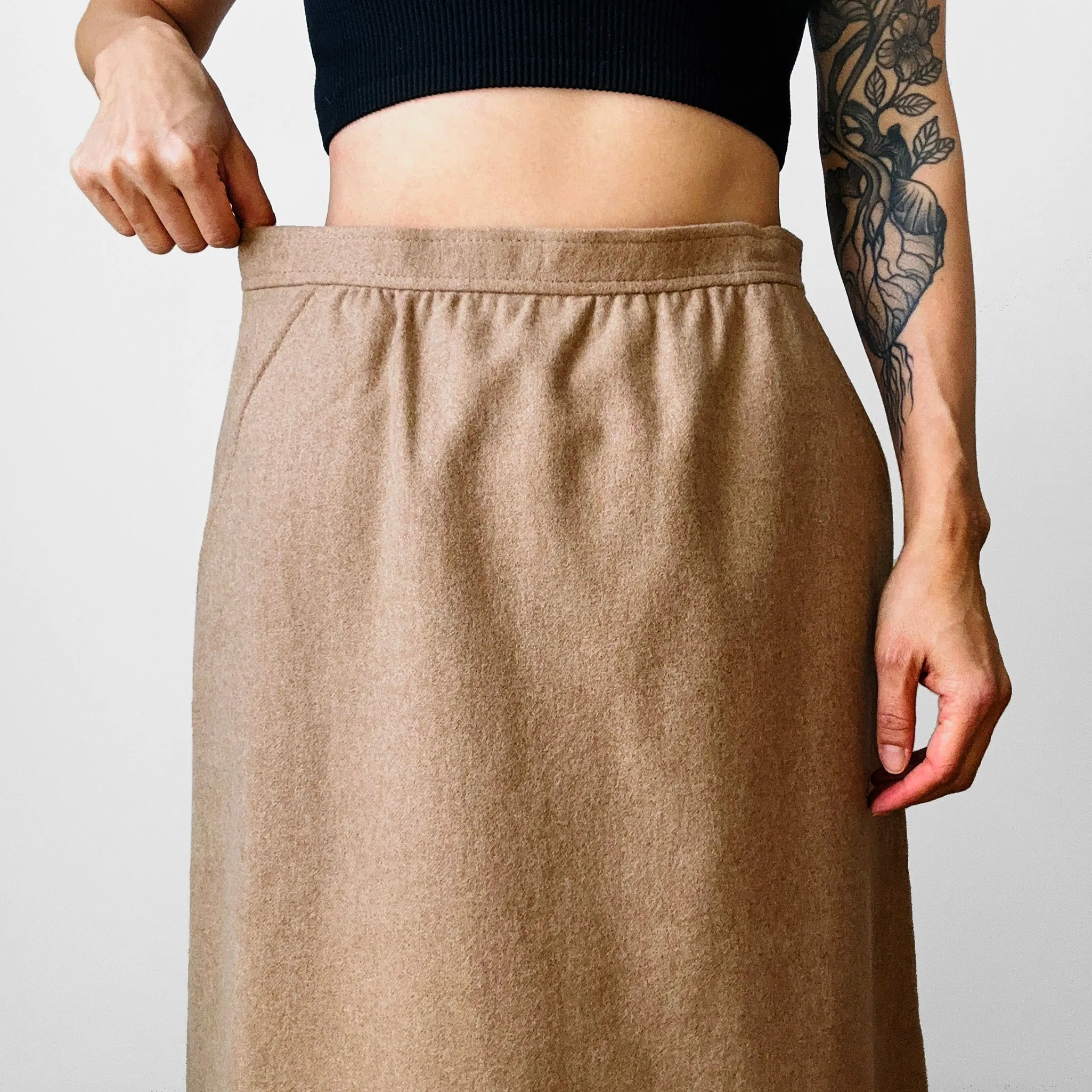 1960s - 1970s Tan Aline Wool Knee-Length Skirt - Waist 28
