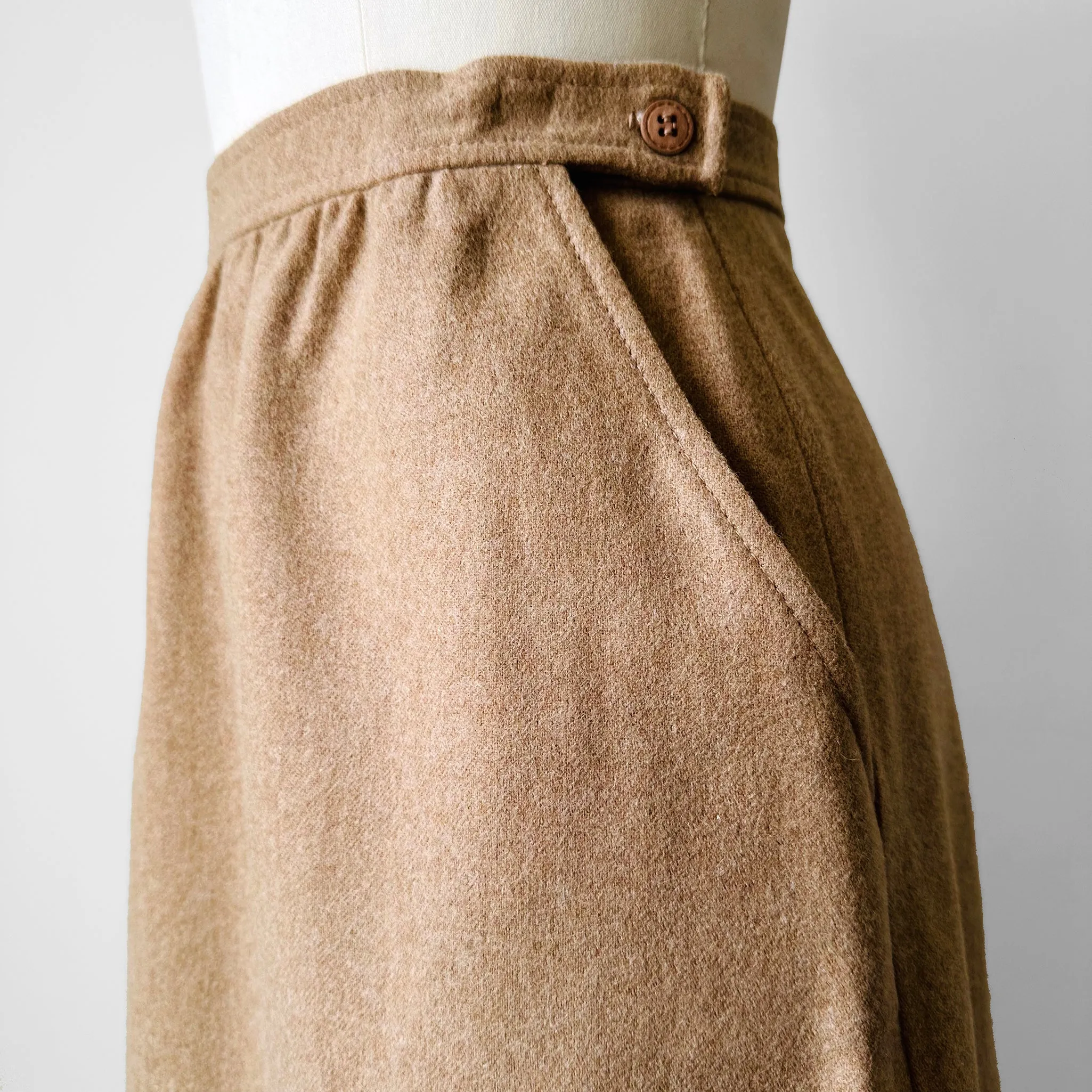 1960s - 1970s Tan Aline Wool Knee-Length Skirt - Waist 28