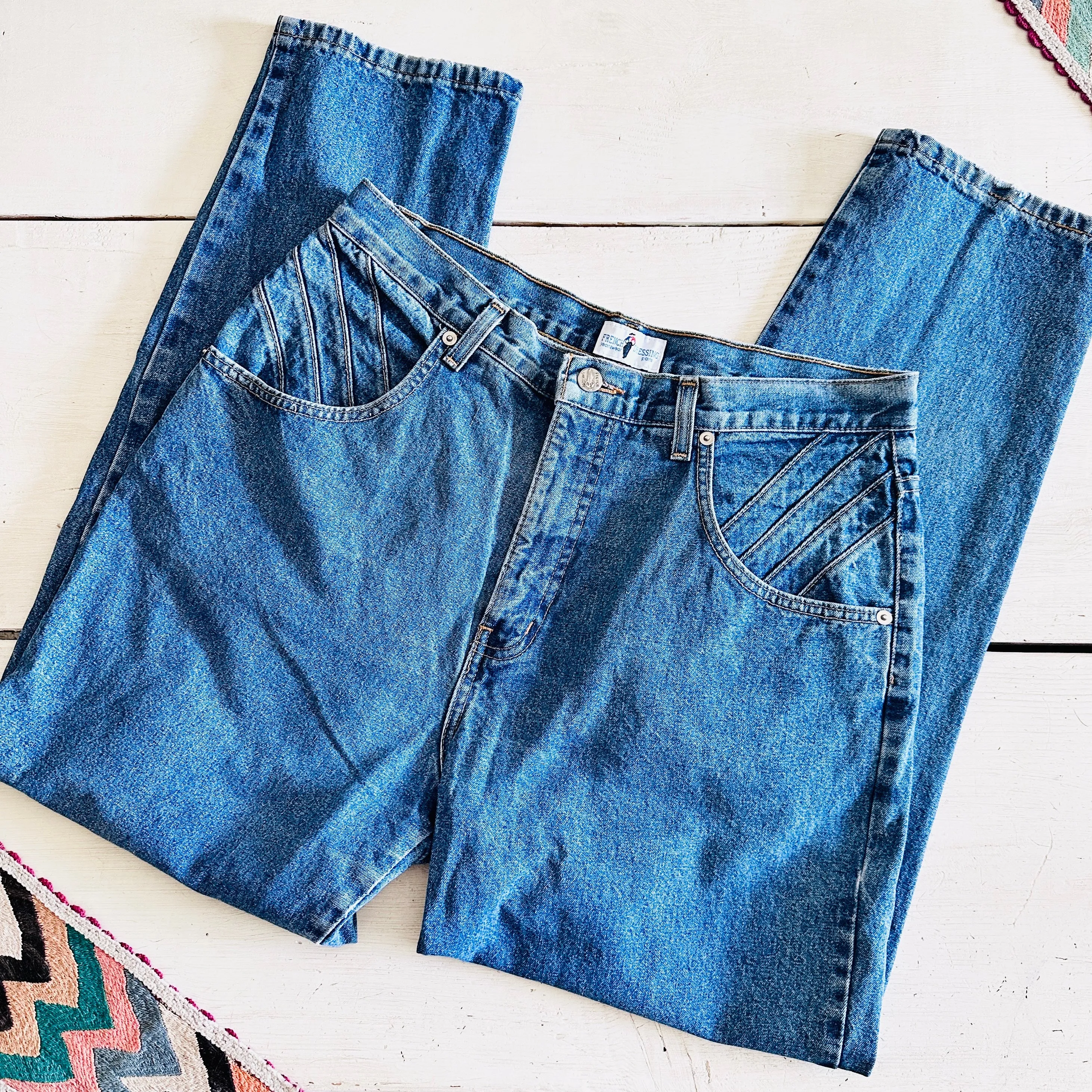 80'S VINTAGE TAPERED MOM JEANS // WAIST SIZE 31