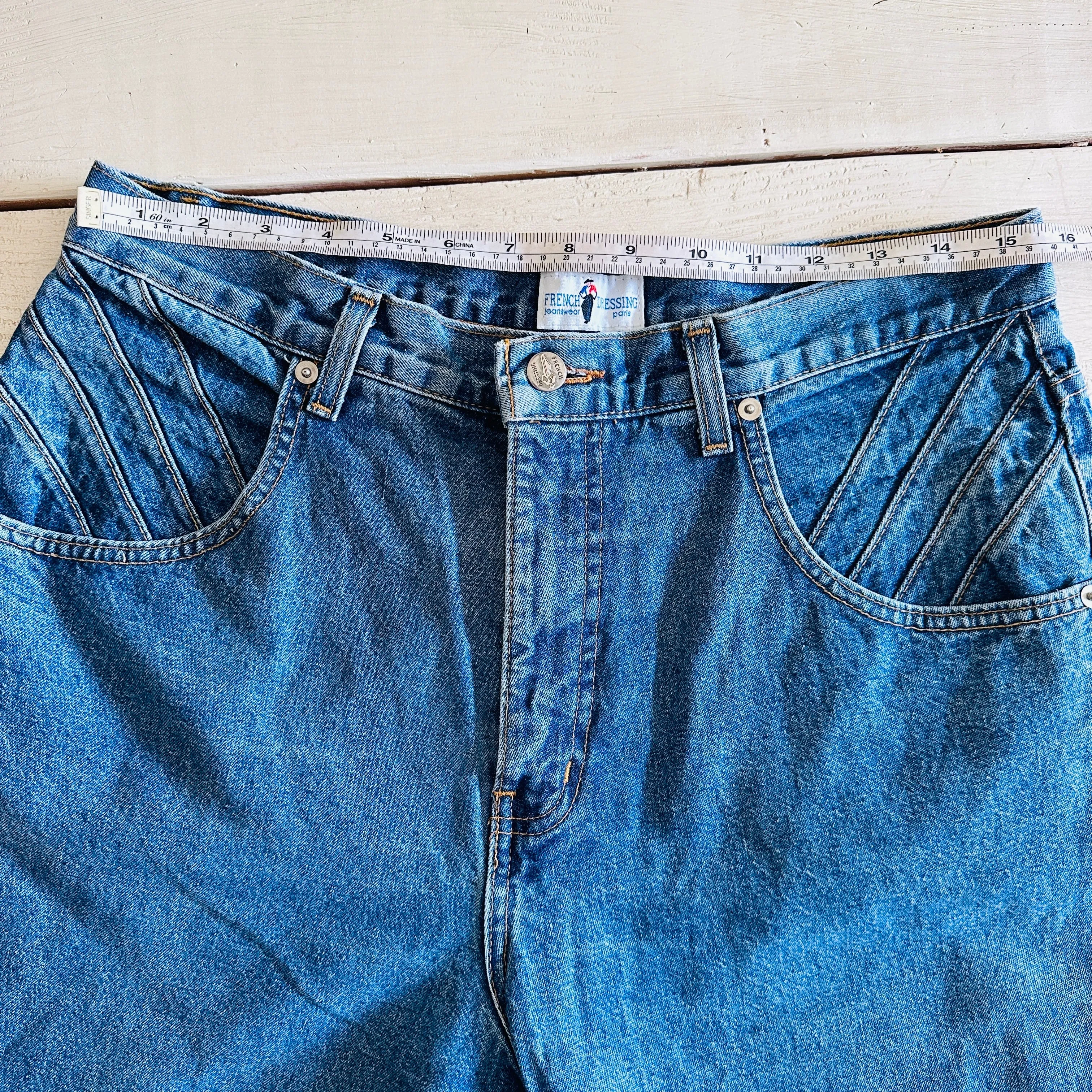 80'S VINTAGE TAPERED MOM JEANS // WAIST SIZE 31