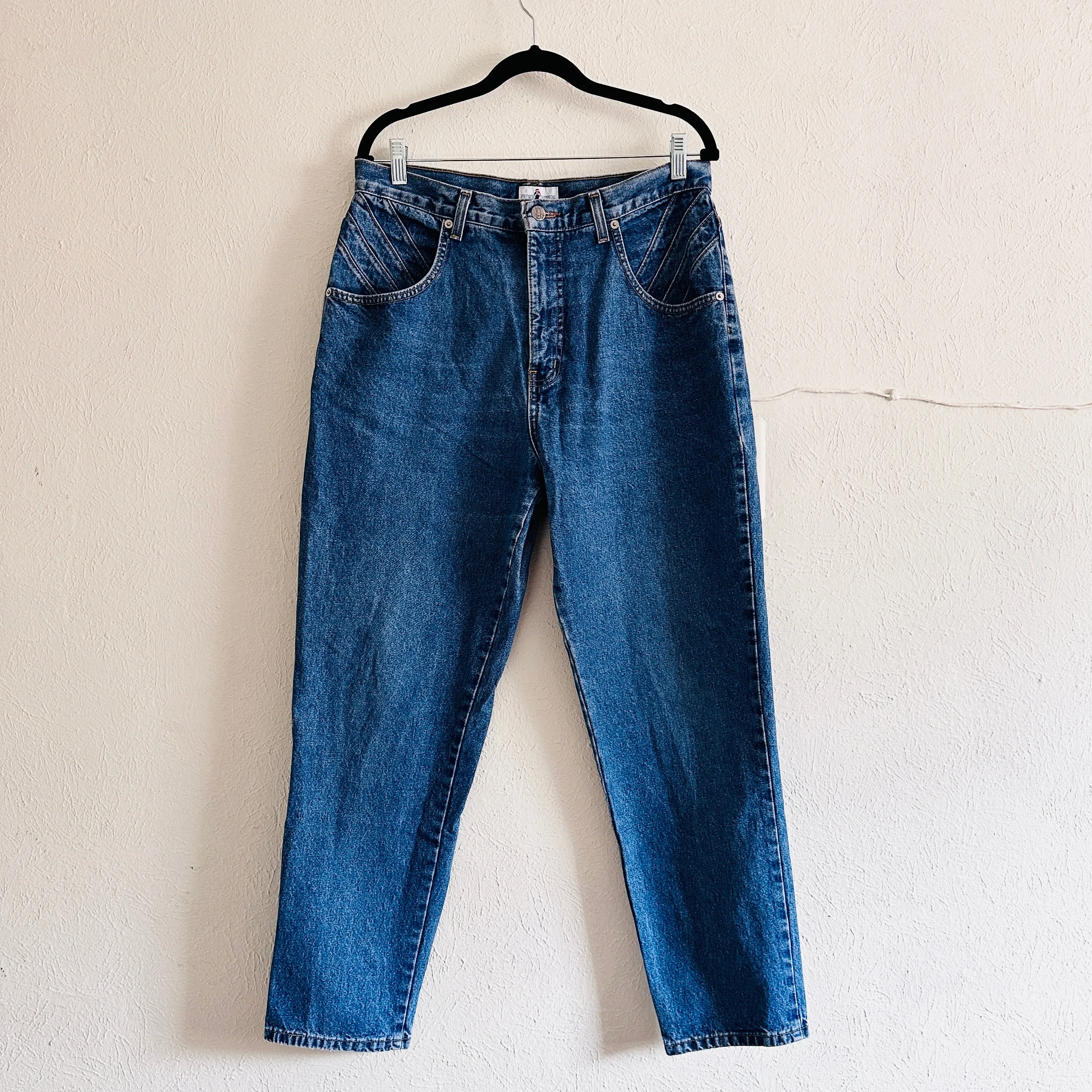 80'S VINTAGE TAPERED MOM JEANS // WAIST SIZE 31