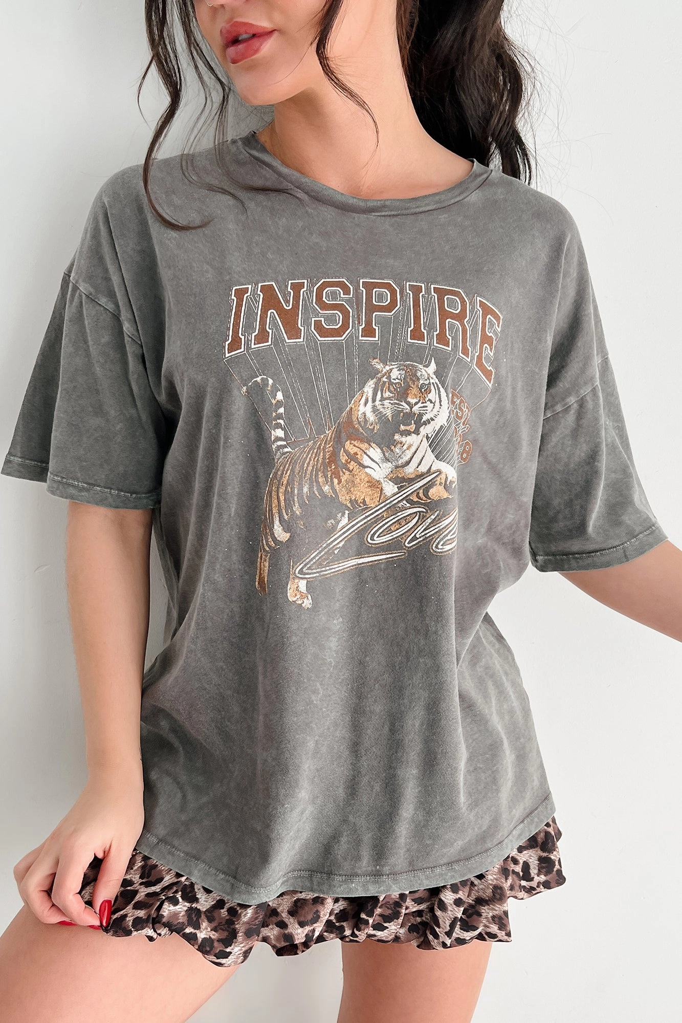 RubberizedGrip UltraSoftLining "Inspire Love" Tiger Graphic T-Shirt (Iron)