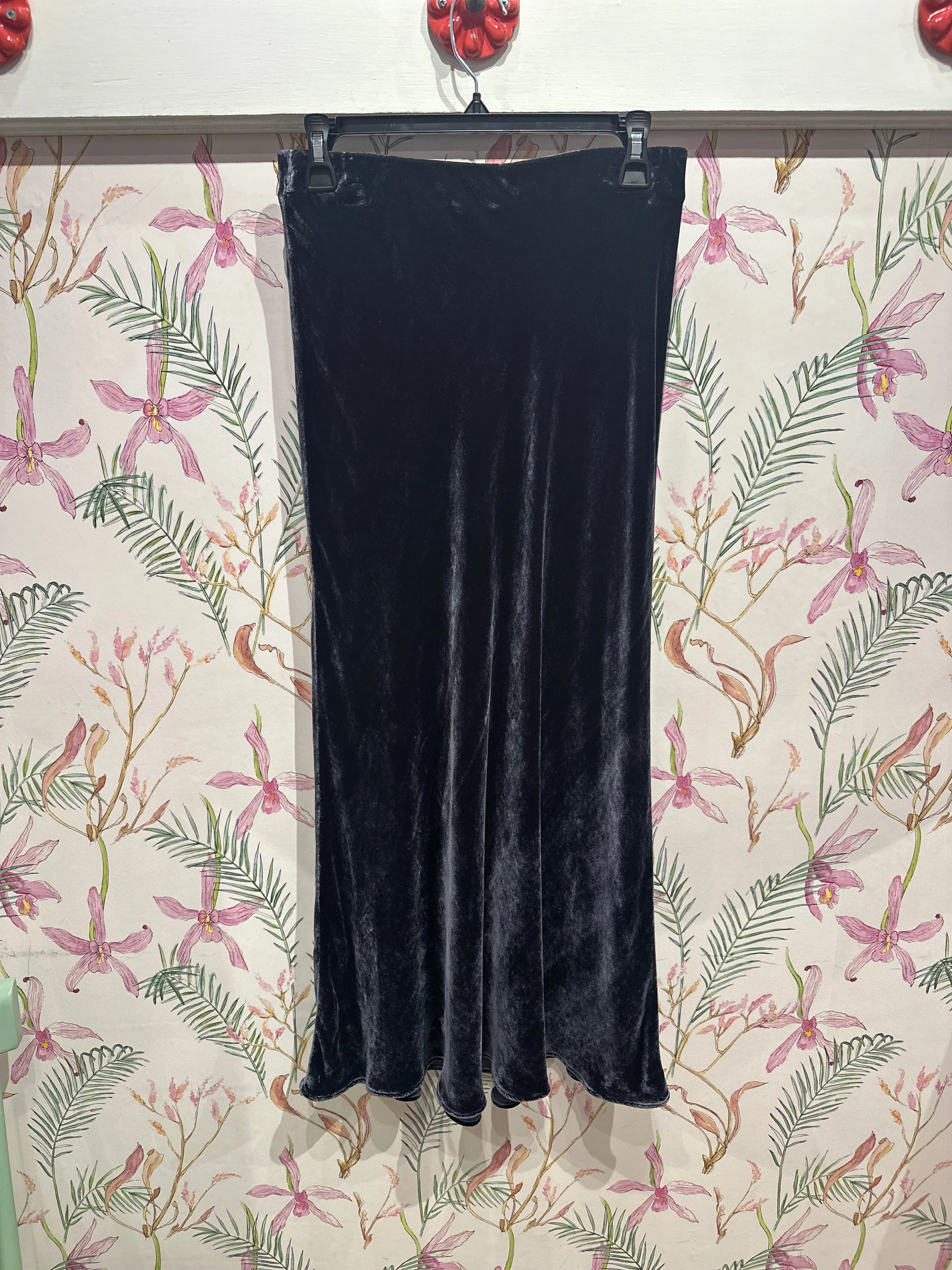 Eza Silk Velvet Maxi Skirt in Navy Weekend Outfit