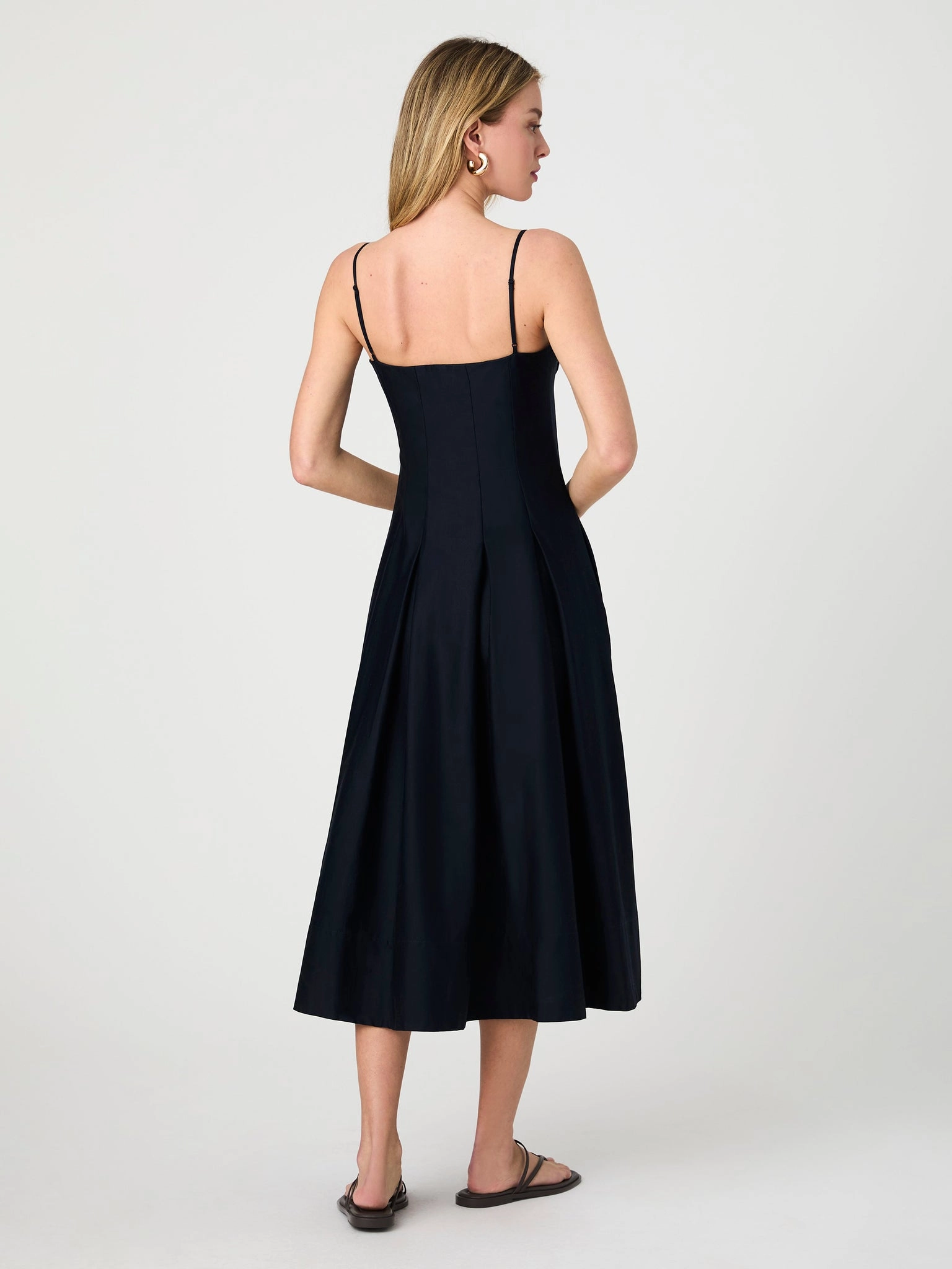 Wrinkle-Resistant Seasonal Layering MULTI SEAM SATEEN DRESS
