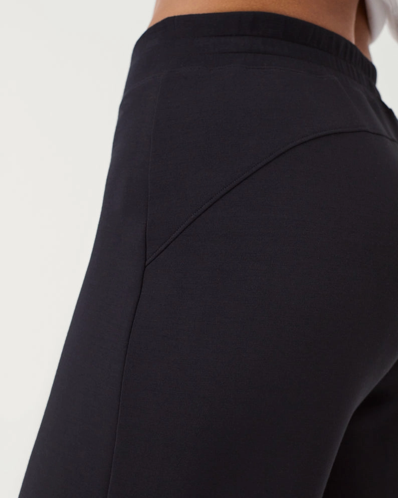 AIRESSENTIALS WIDE LEG PANT Comfy Look