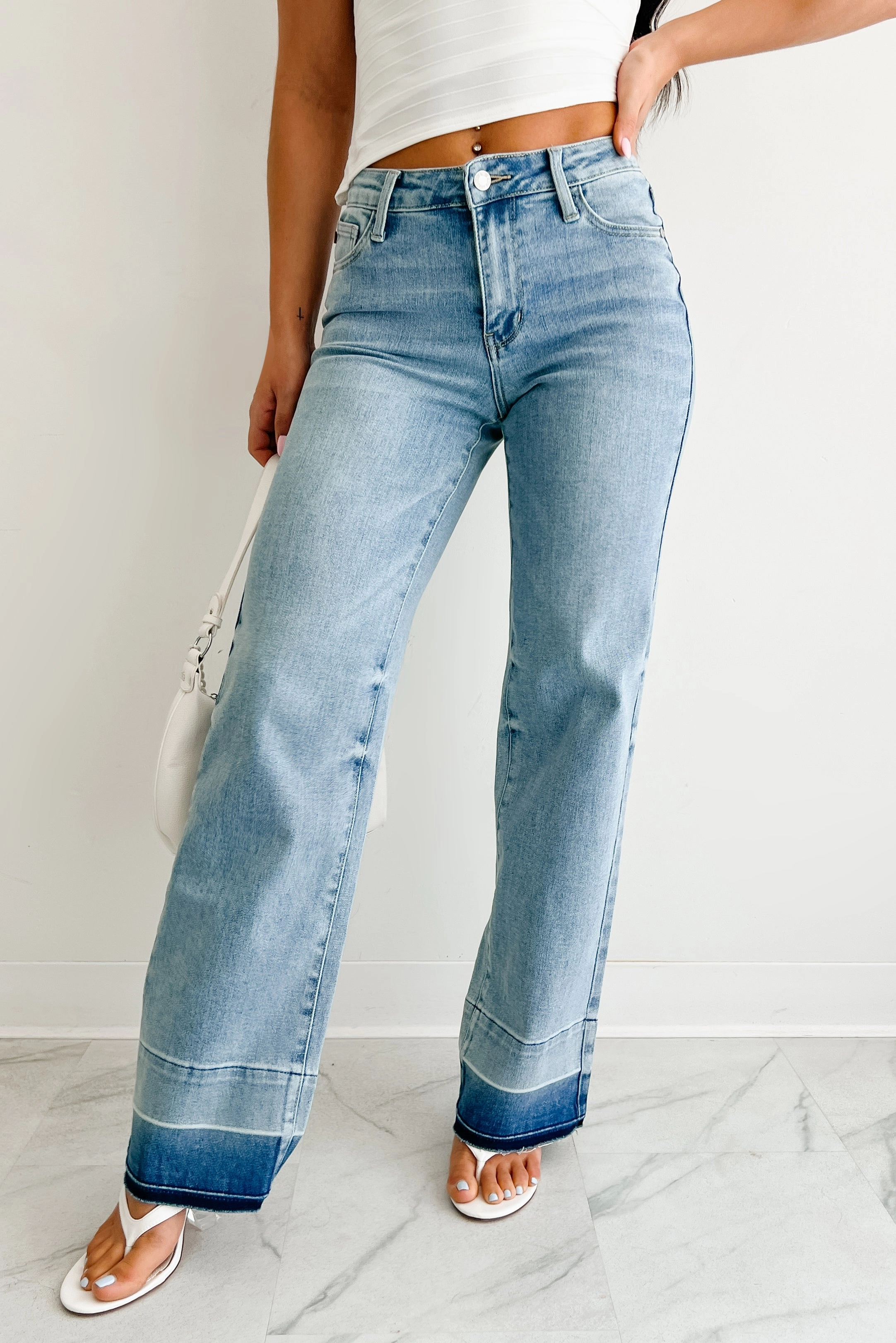 Flattering Fit Wear Street Comfort Andrew Wide Leg Mid Rise Judy Blue Jeans (Light)