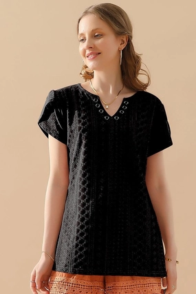 Wrinkle Resistant BUCKLED V NECK PUNCHING LACE TULIP SLEEVE TEE