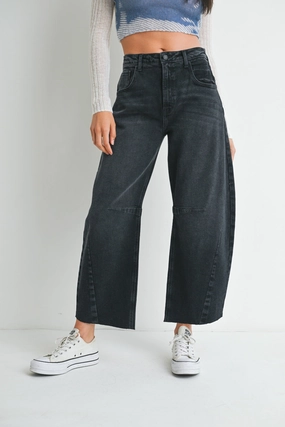 Flexible Fabric CAMI BLACK BARREL JEANS