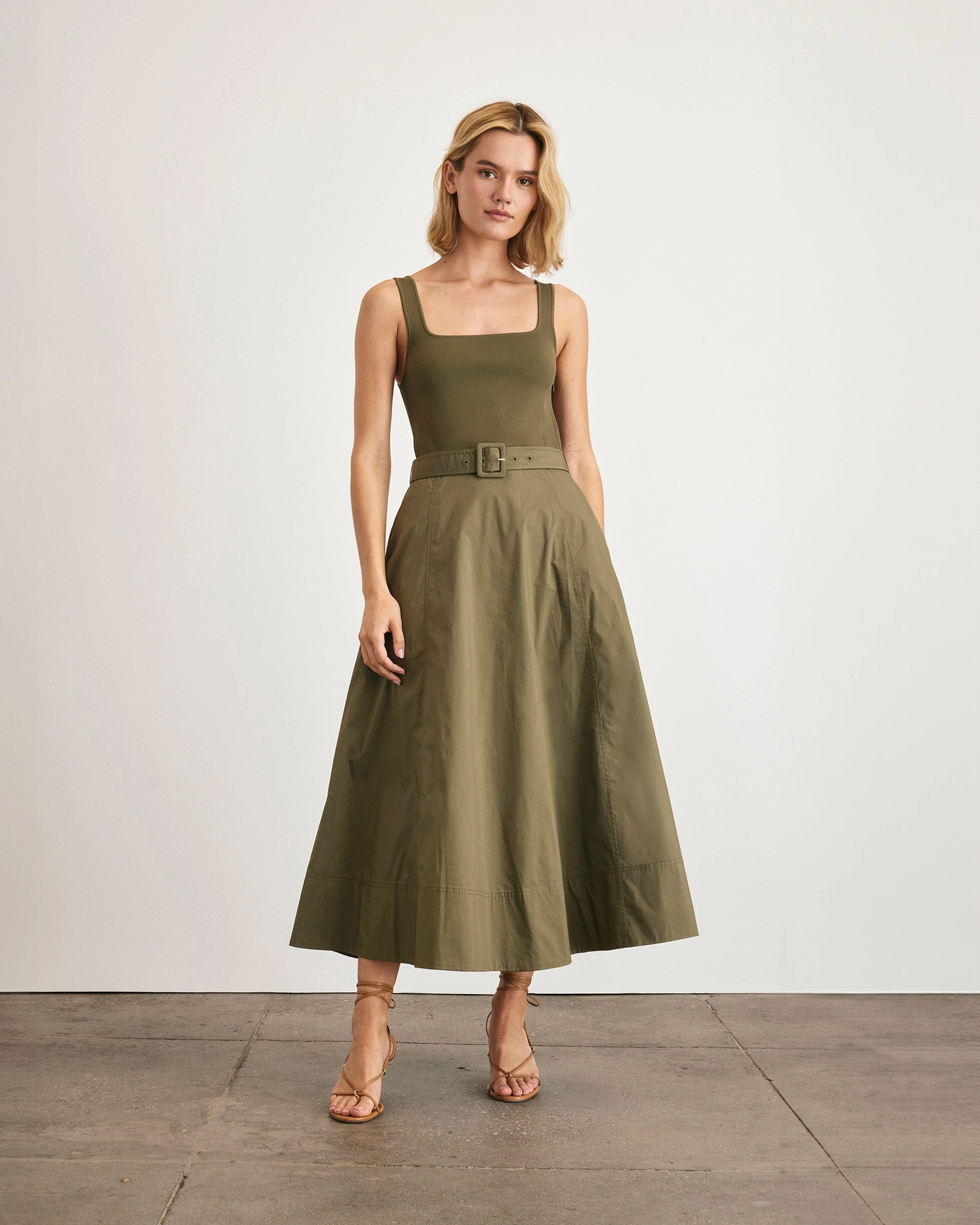 Carmen Dress Vintage-Inspired Elegant knee-length dress