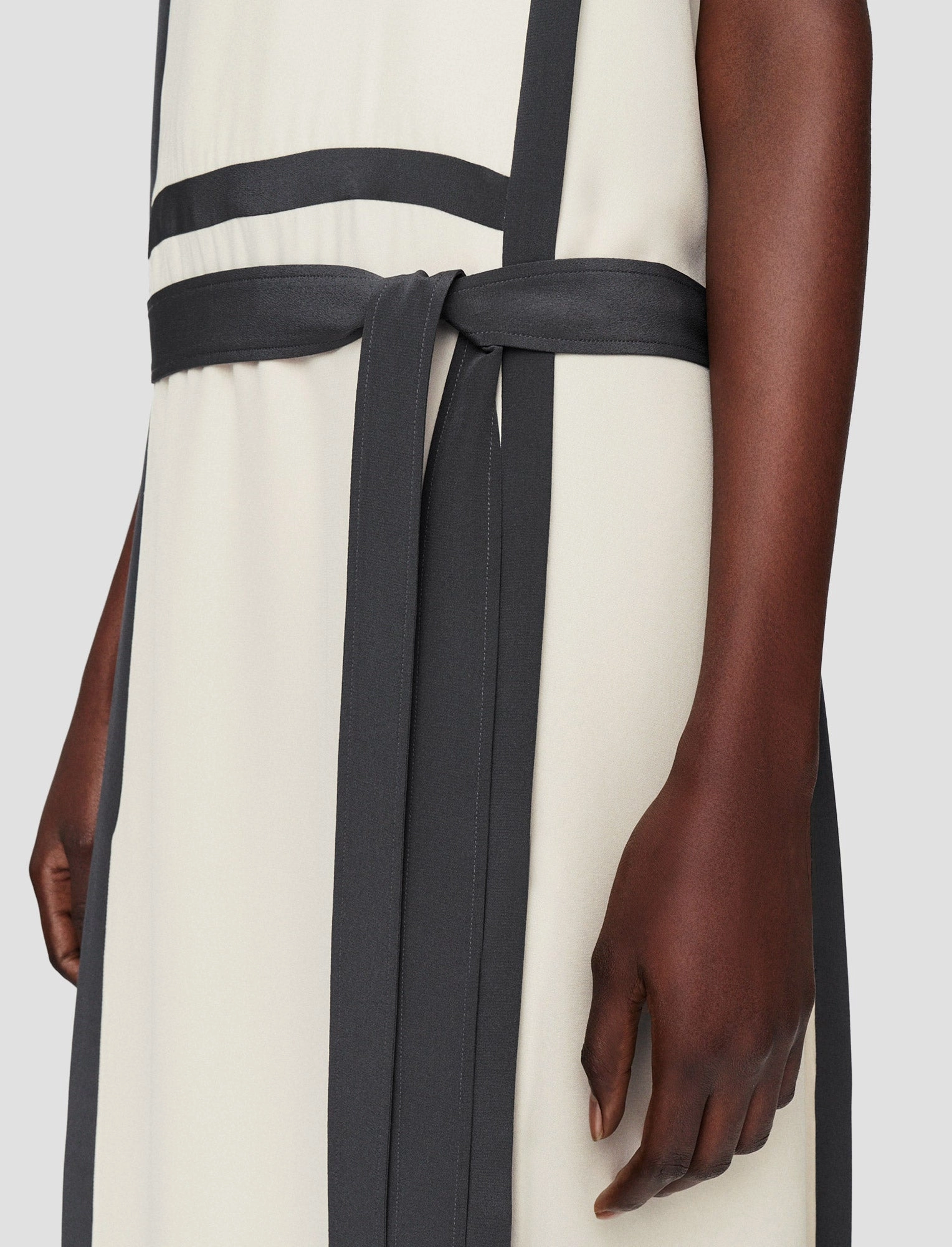Mid layer Waist-Cinching Heavy Silk Crepe Animation Muguet Dress