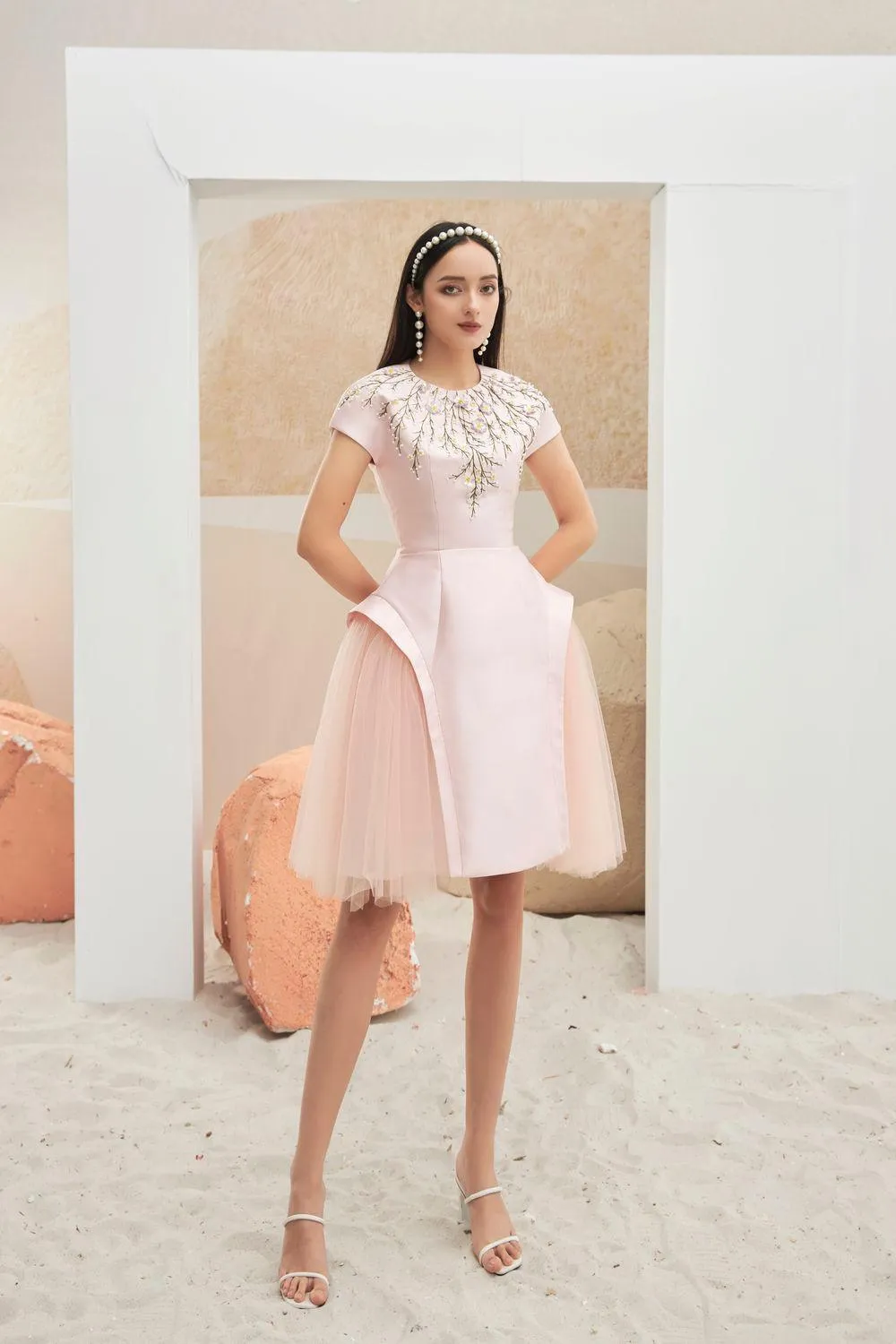 Cewe A-line Round Neck Mesh Taffeta Knee-length Dress