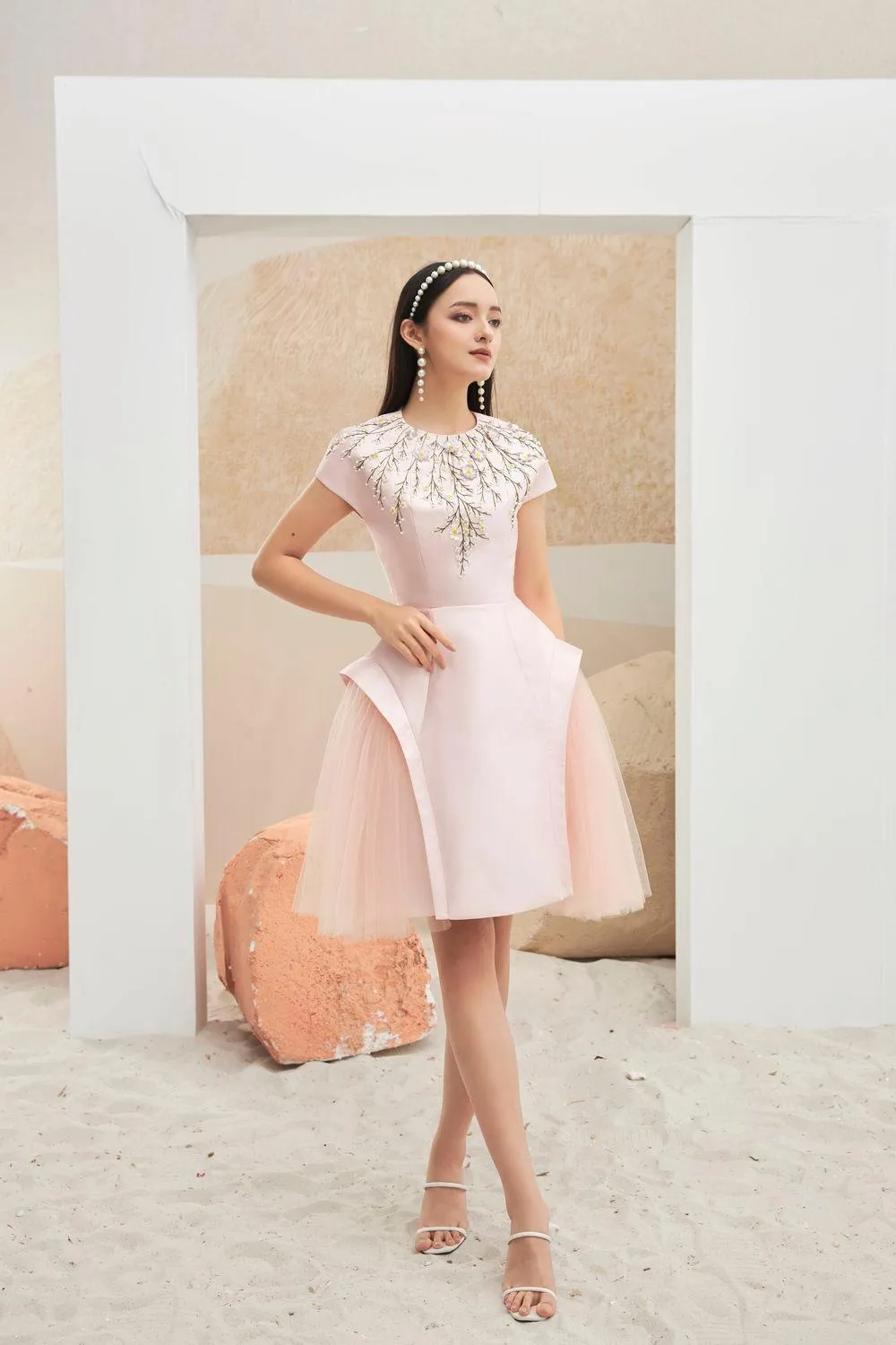 Cewe A-line Round Neck Mesh Taffeta Knee-length Dress