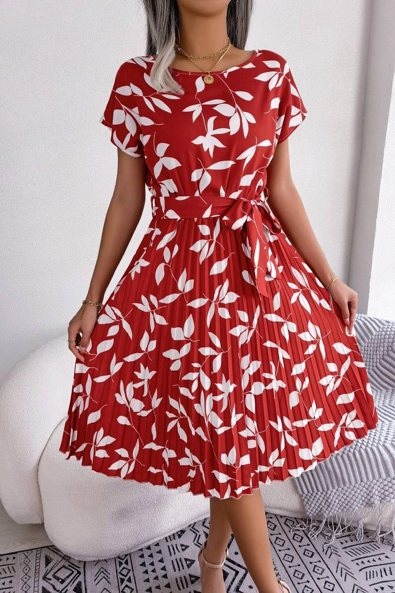 Silky Shape Day Love CASUAL LEAF SHORT SLEEVE BIG SWING PLEATED DRESS_CWDSD2526