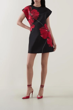 Chaya Mini Poppy Print Black Base Hook-And-Eye Glamorous look