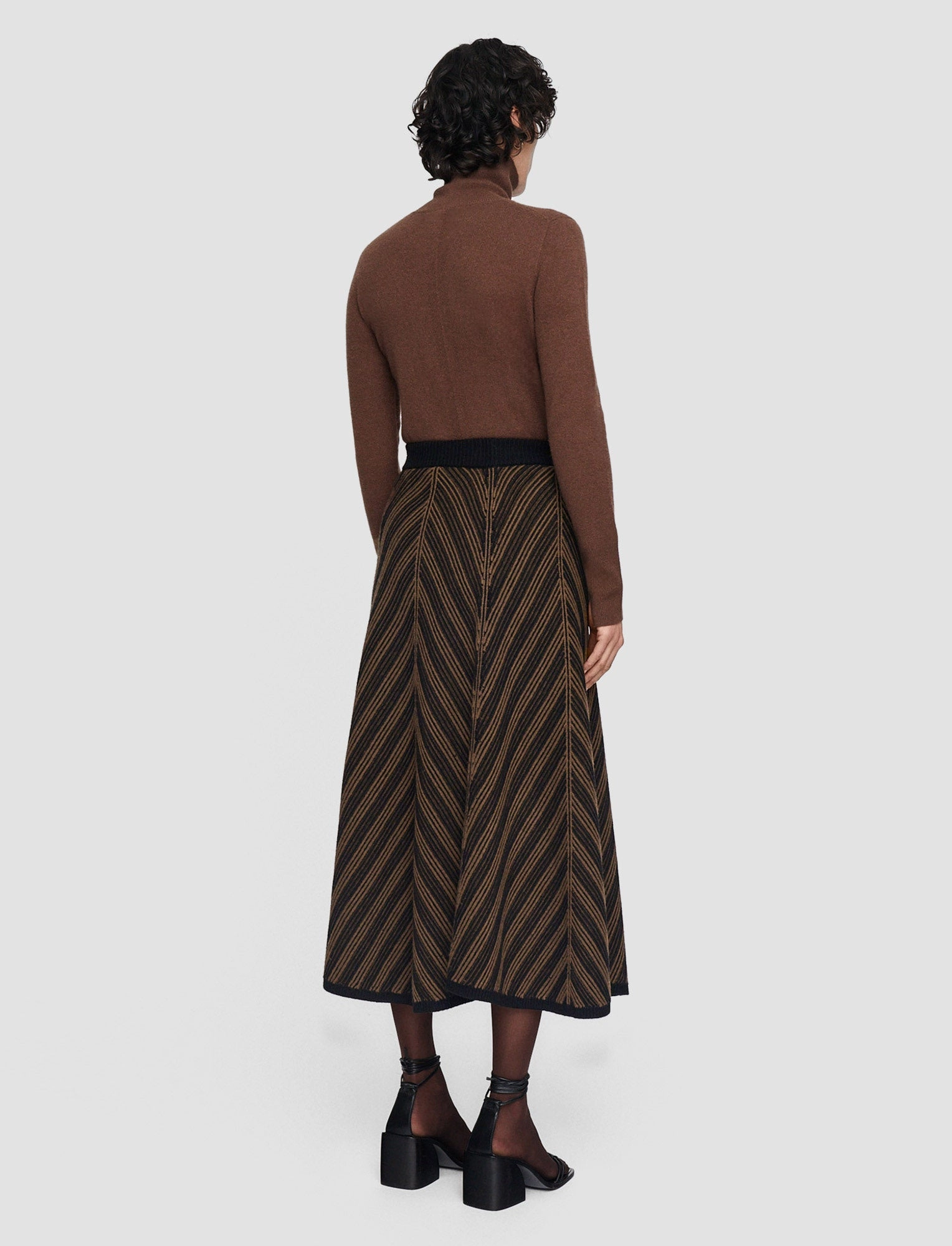 Clean Aesthetic Elegant Texture Chevron Ribbed Skirt