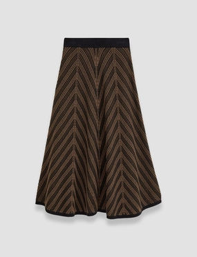 Sleek Flow Chevron Ribbed Skirt