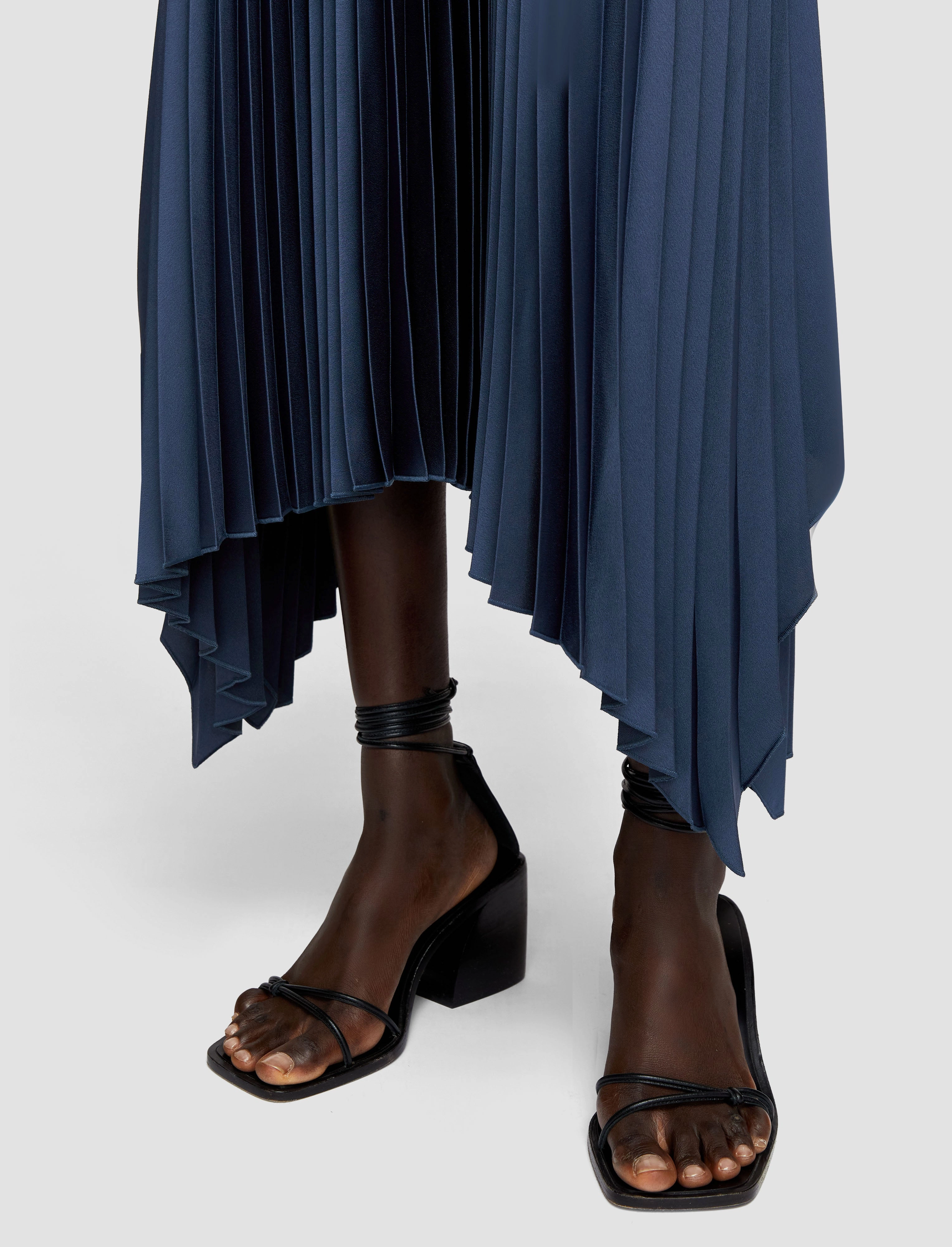 Ade Knit Weave Pliss?? Skirt Sequined Finish Smart Edge