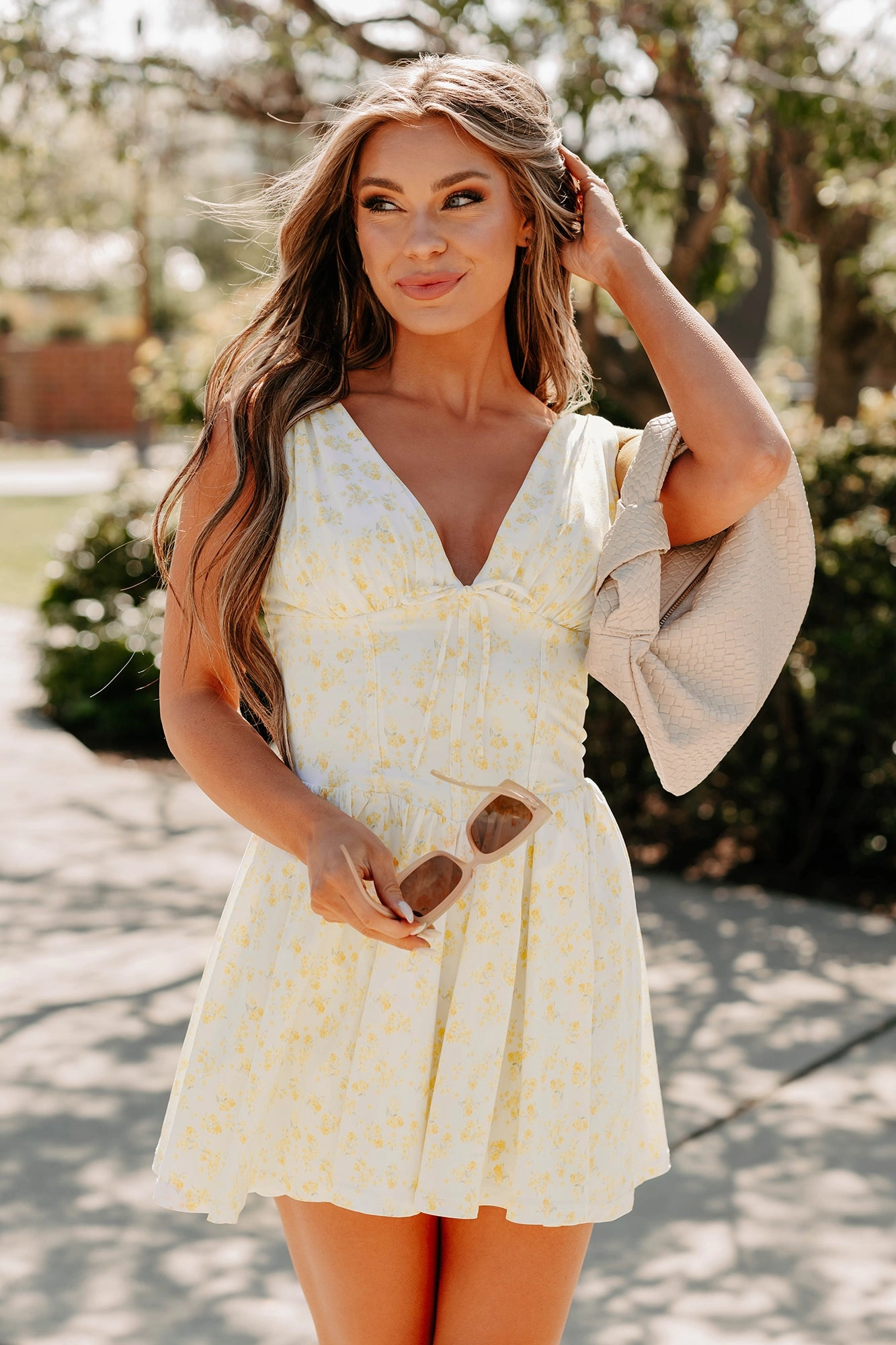 Elegant Piece Travel-friendly Stop & Bloom Sleeveless Floral Mini Dress (Yellow)