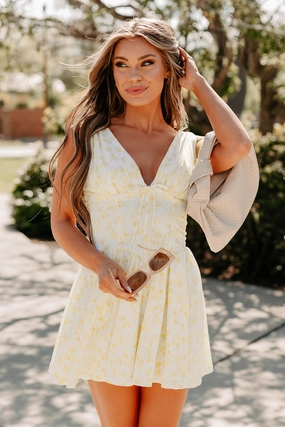 Elegant Piece Travel-friendly Stop & Bloom Sleeveless Floral Mini Dress (Yellow)