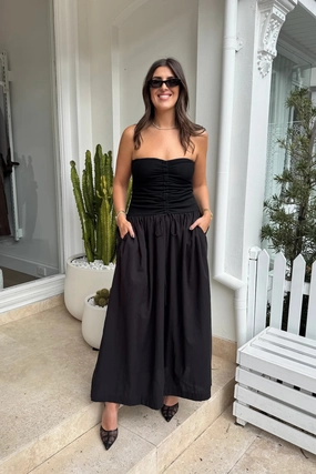 Ione Maxi Dress Black Fit for All Seasons Photo Light