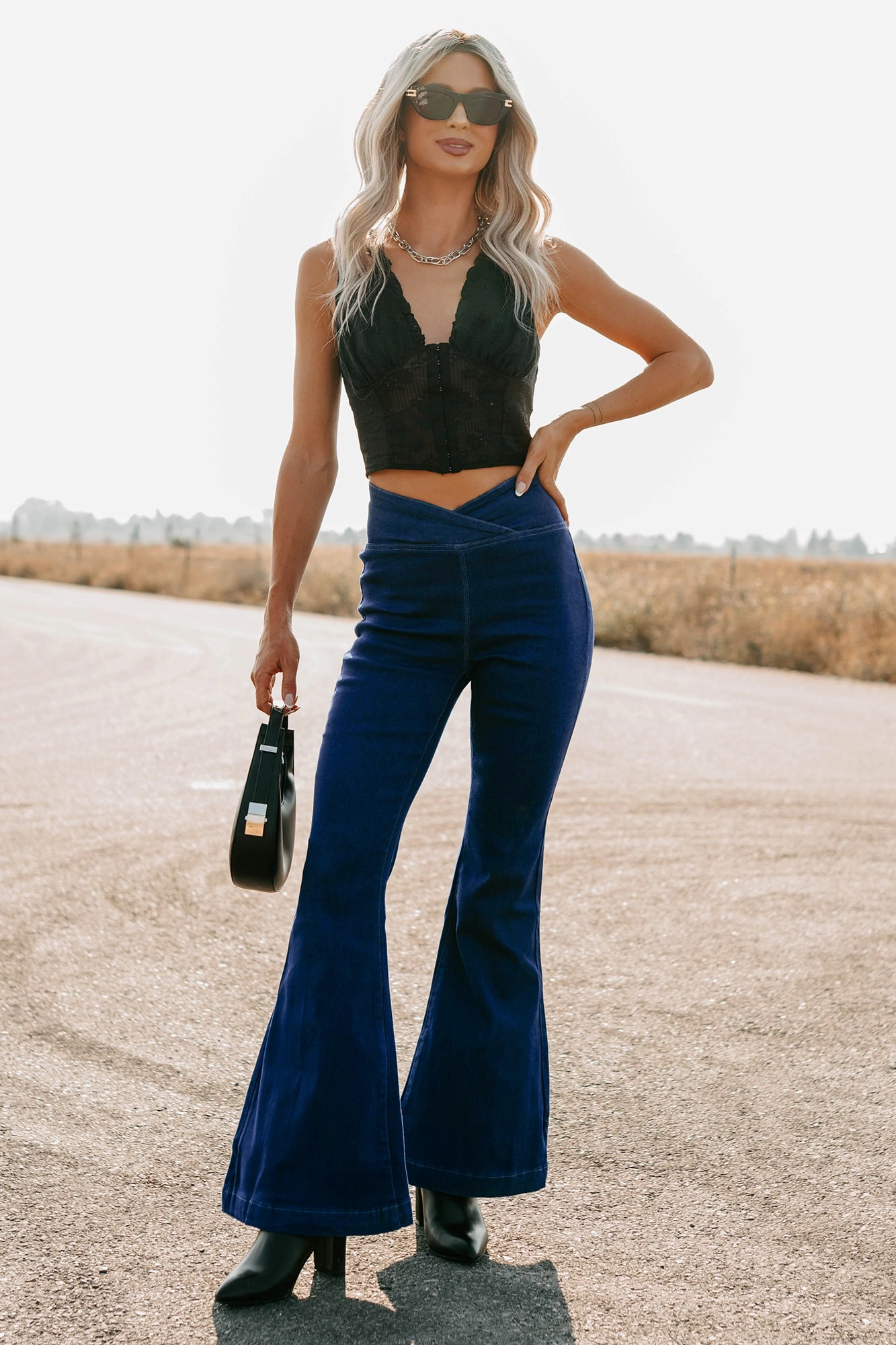 Thora V Waist Signature 8 Flare Jeans (Dark) Lightweight Feel Elastic Fit