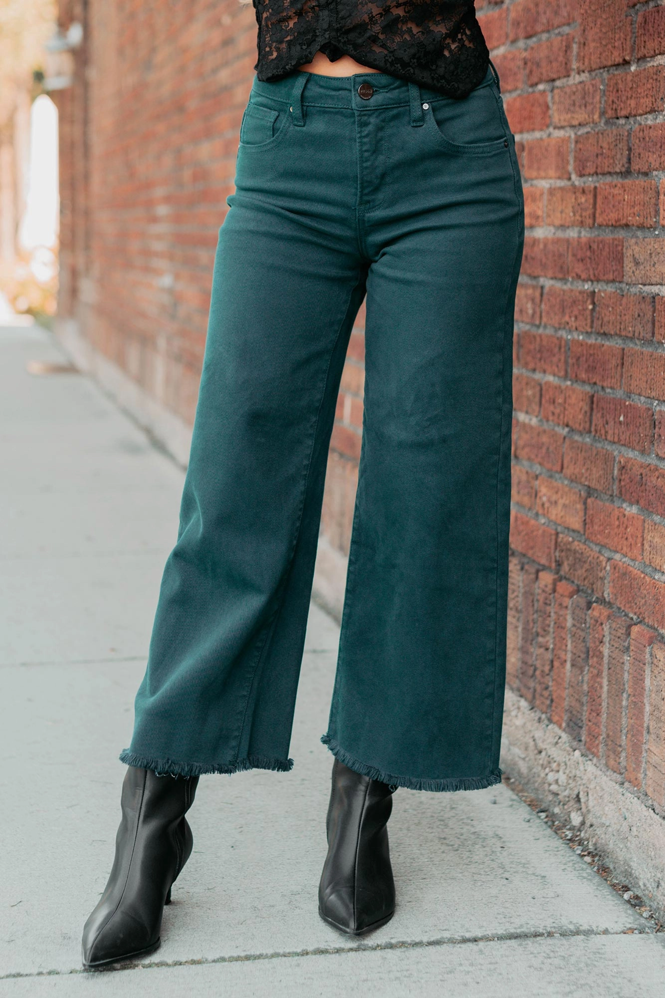 Sporty Chic Walter High Rise Wide Crop Risen Jeans (Hunter Green)