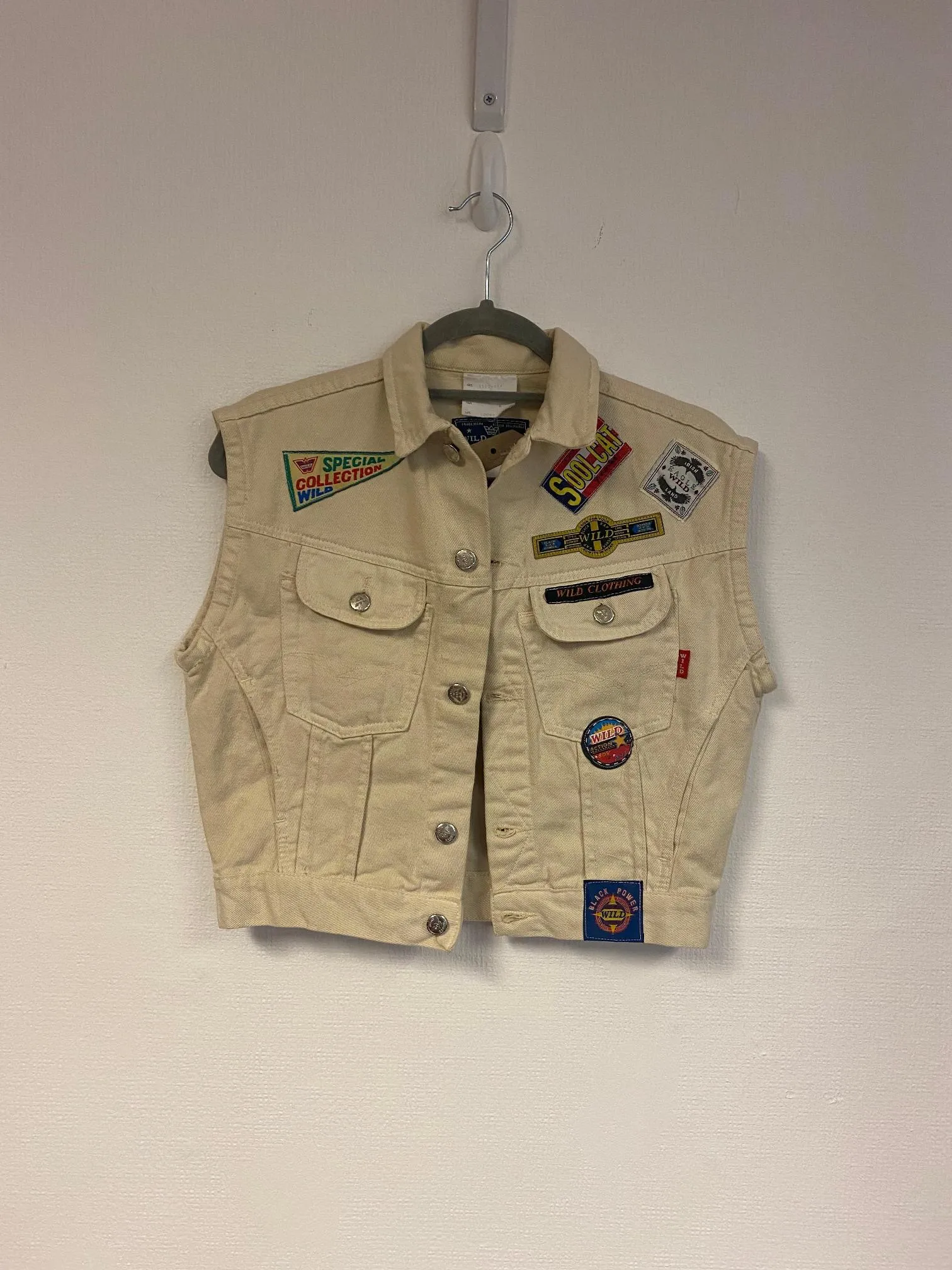 Cream sleeveless denim jacket with patches, Wild Jeans, Size 8
