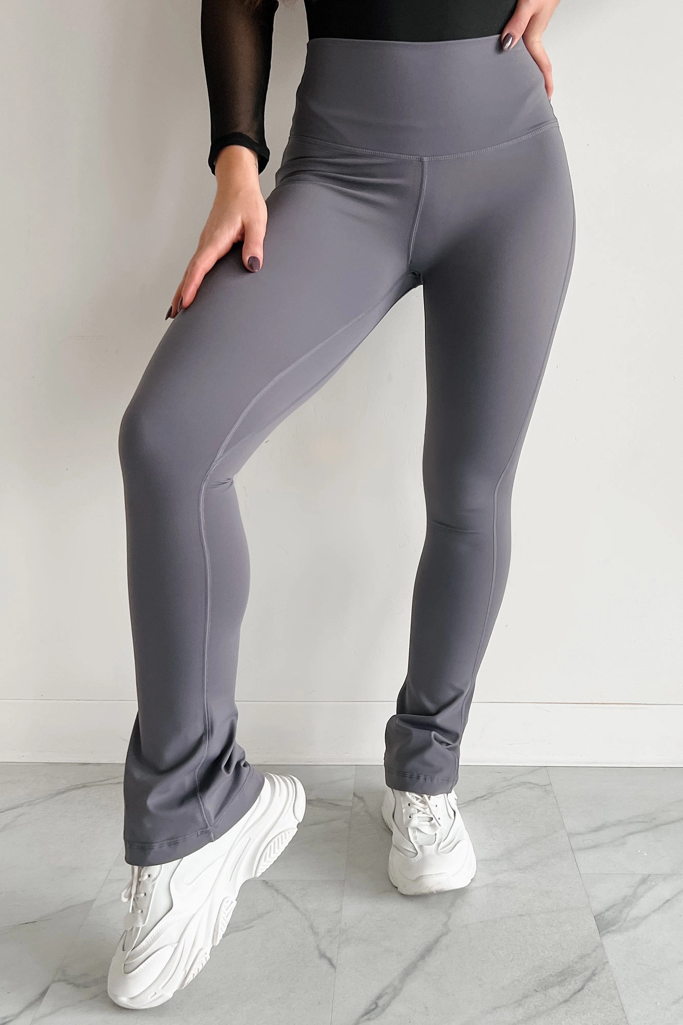 DualLayerVentilation High-quality Curvy Confidence High Rise Flare Legging (Charcoal)
