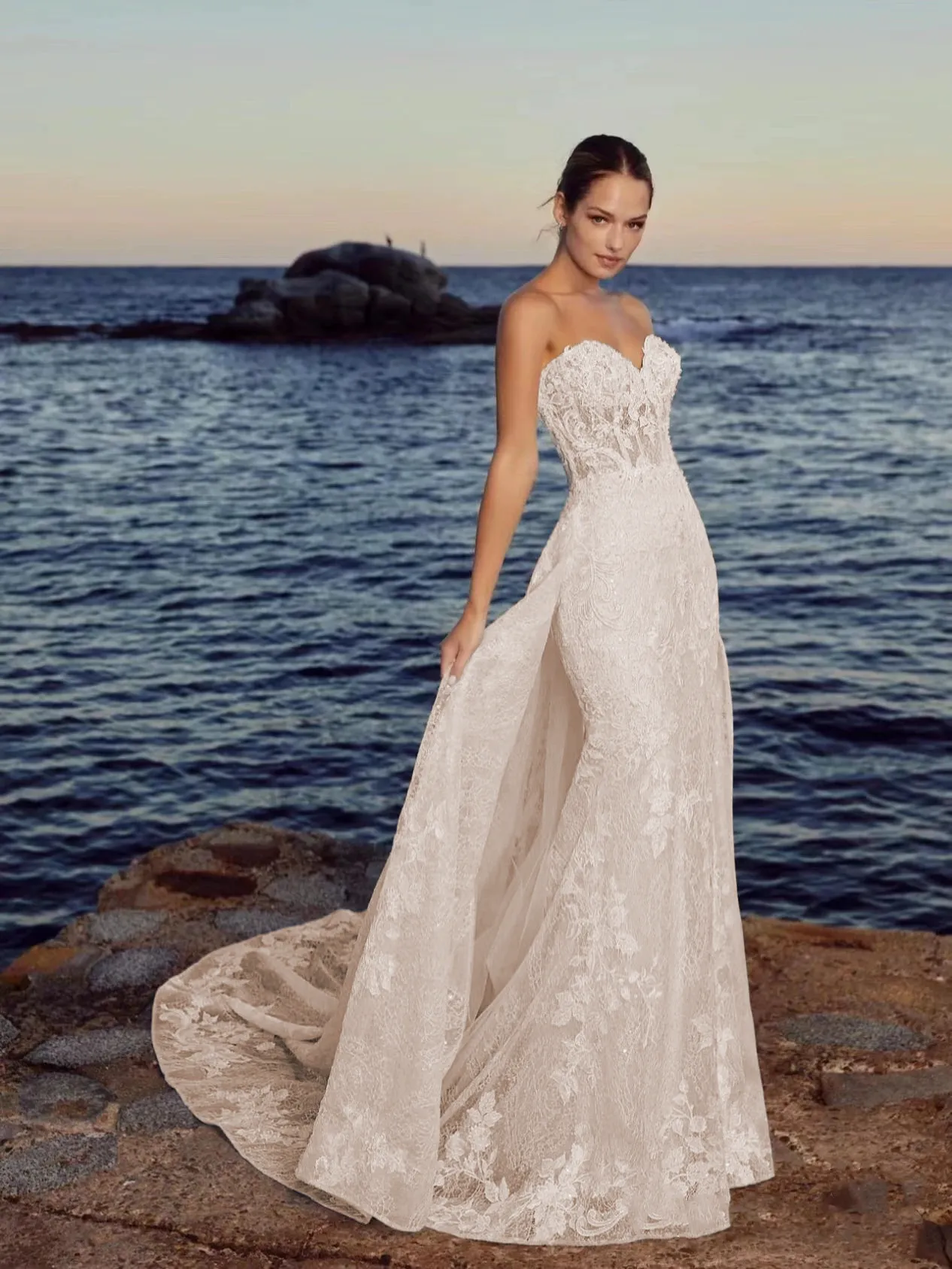 Detachable Train Sexy Bridal Gown Lace Robes Sleeveless Backless Vintage Beach Wedding Dresses