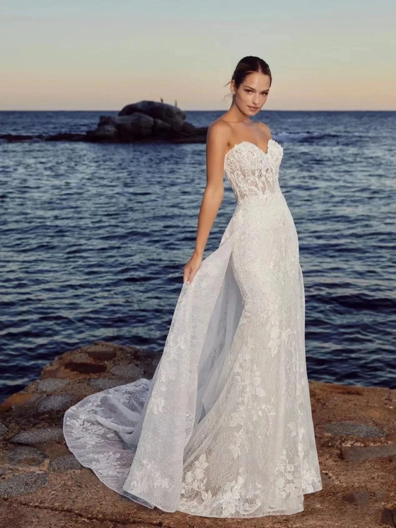 Detachable Train Sexy Bridal Gown Lace Robes Sleeveless Backless Vintage Beach Wedding Dresses