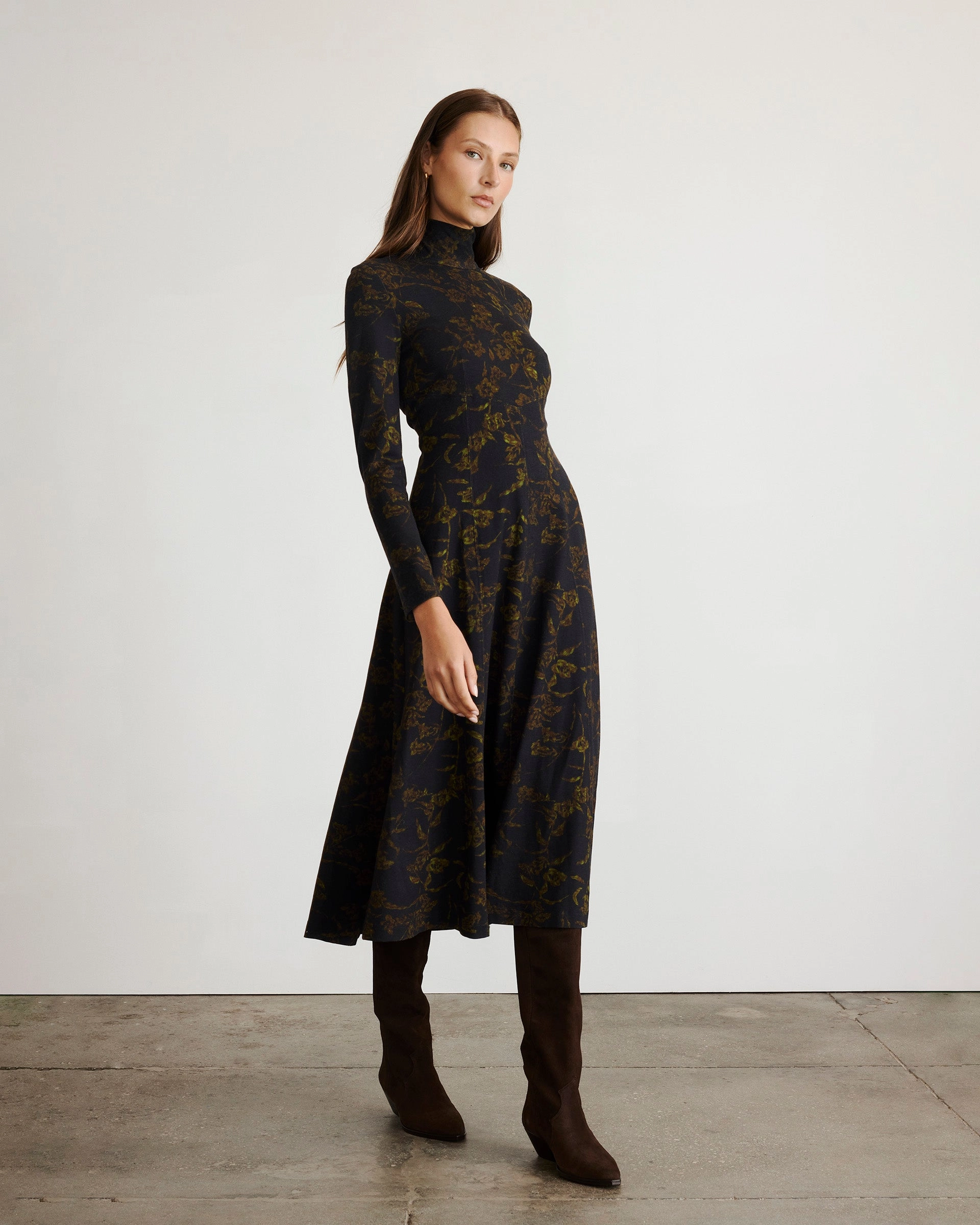 Thea Dress Flattering Design Elegant Simplicity