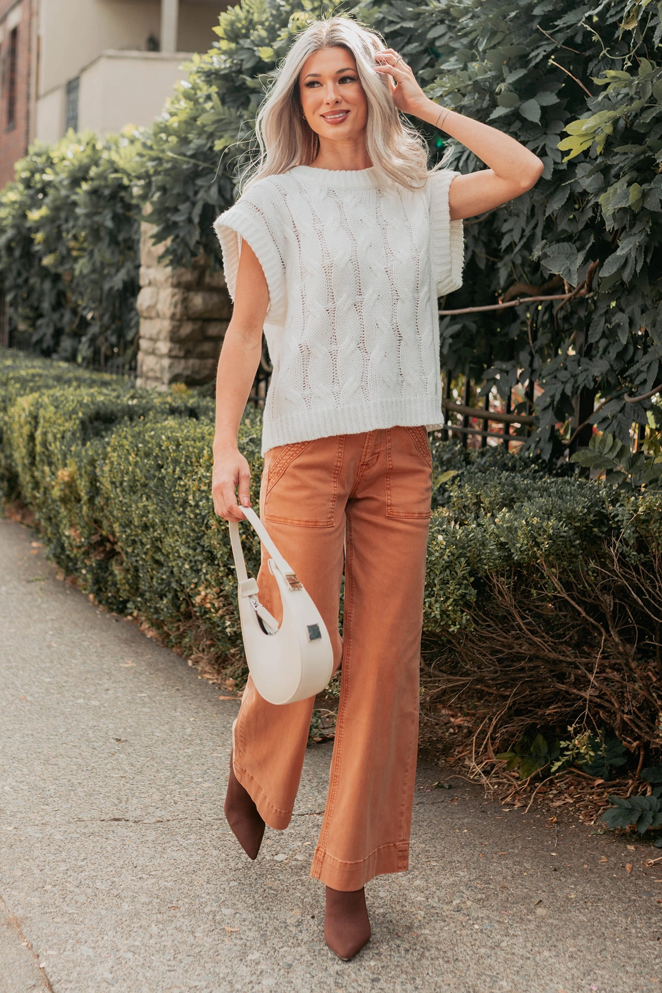 Stylish T-shirt Don't Envy Me Cable Knit Sweater Vest (White)