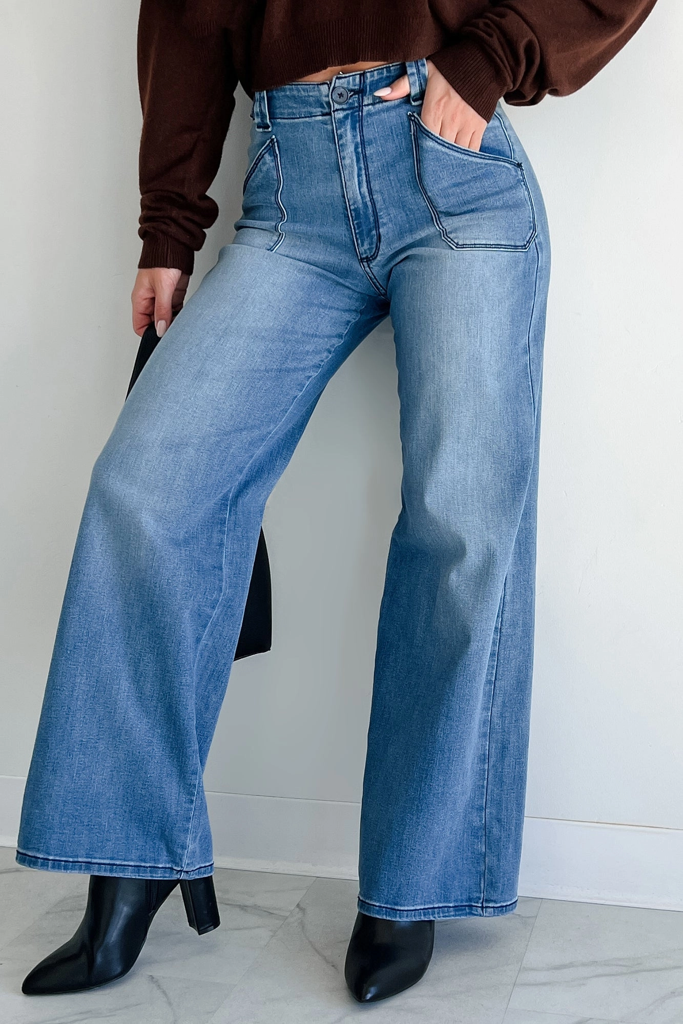 Betty Non-Distressed High Rise Wide Leg Sneak Peek Jeans (Medium Light) Versatile Wearable
