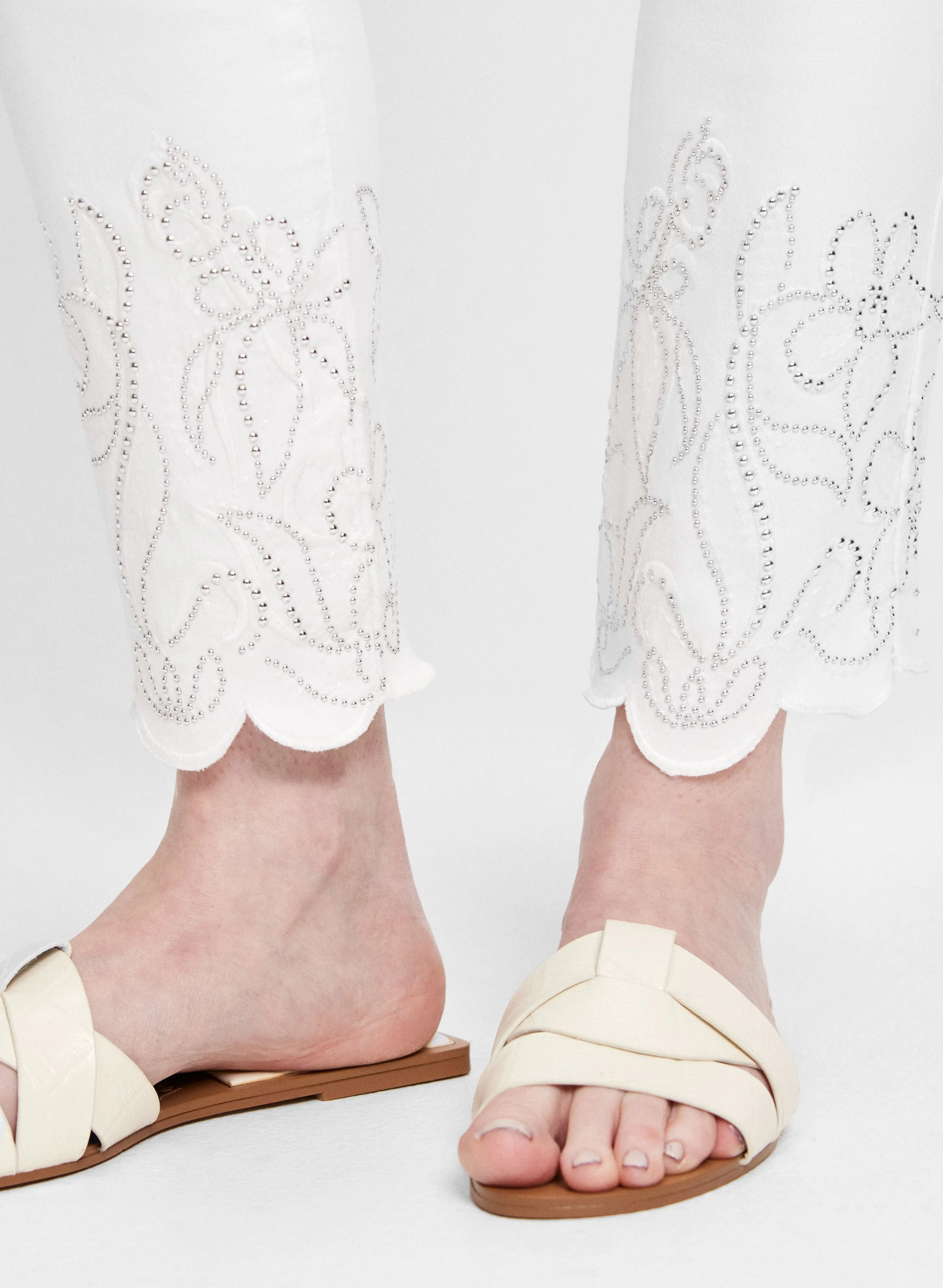 Embroidered Hem Pull-On Jeans