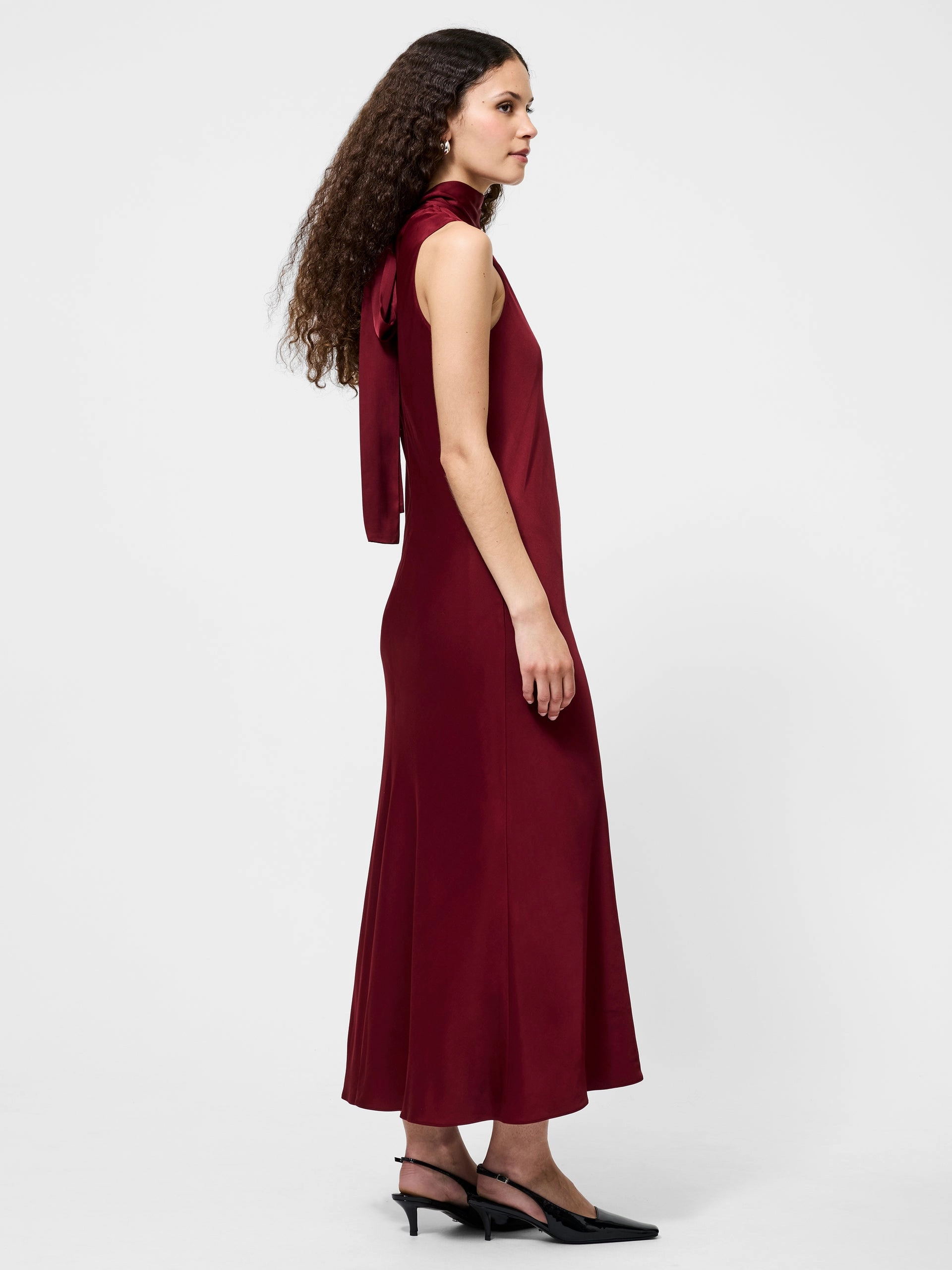 ENNIS SATIN SLEEVELESS BOW MIDI DRESS Simple Flow Guest Glam