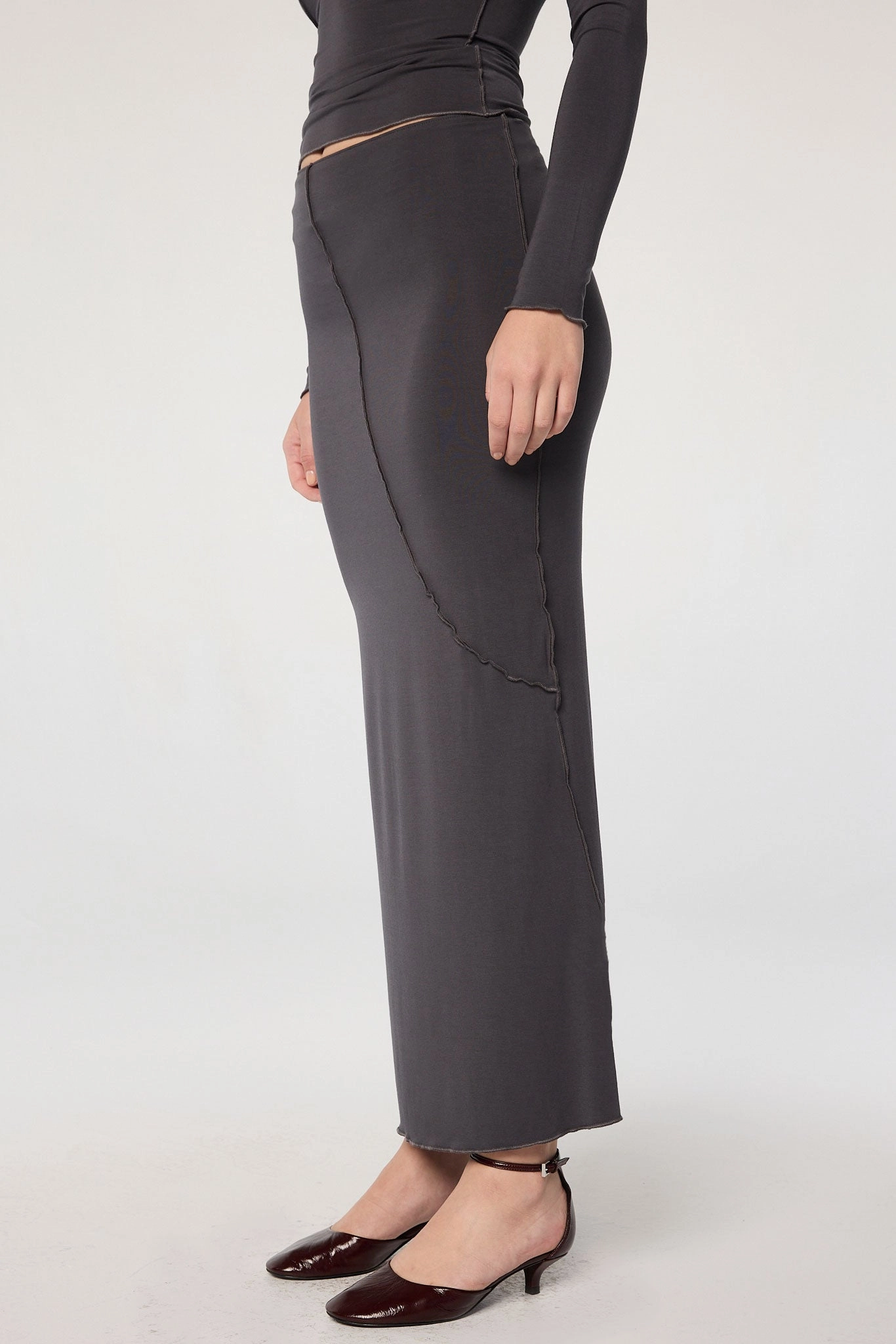 Hidden Zip Pockets Flexible Knee Articulation VANA SKIRT