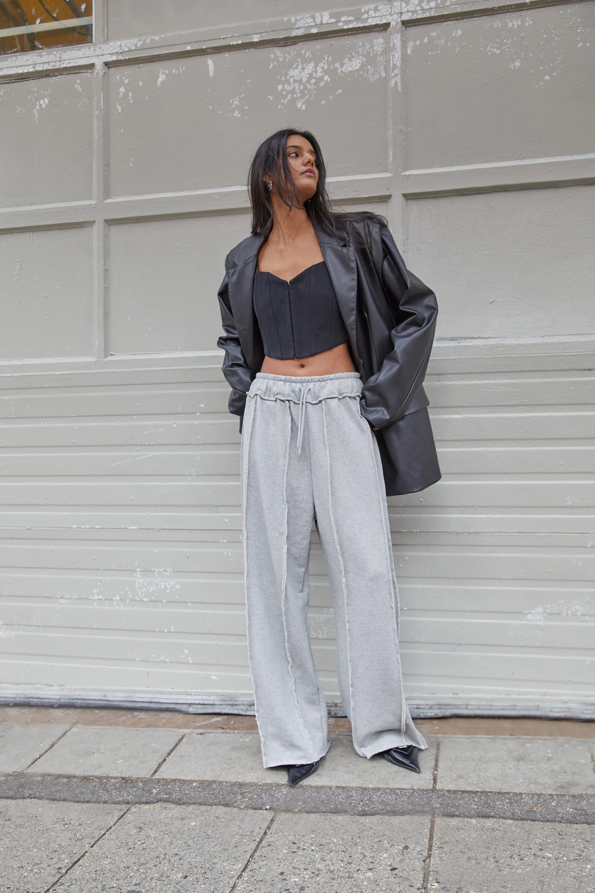 EXPOSED SEAM SWEATPANT