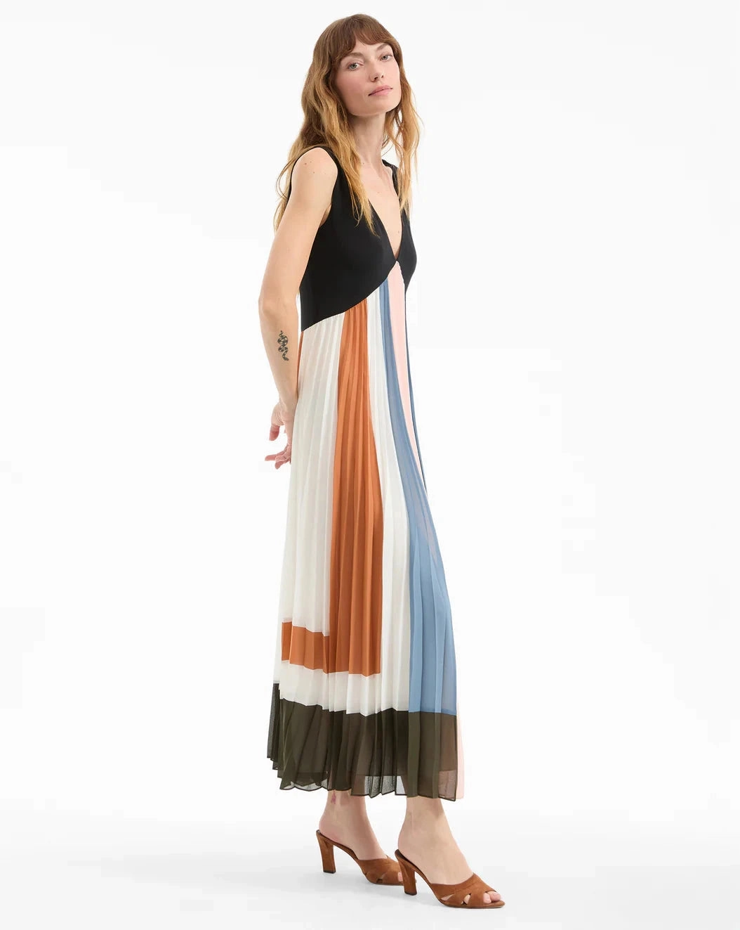Sleek Outline Nelly Pleated Maxi Dress Dove Multi