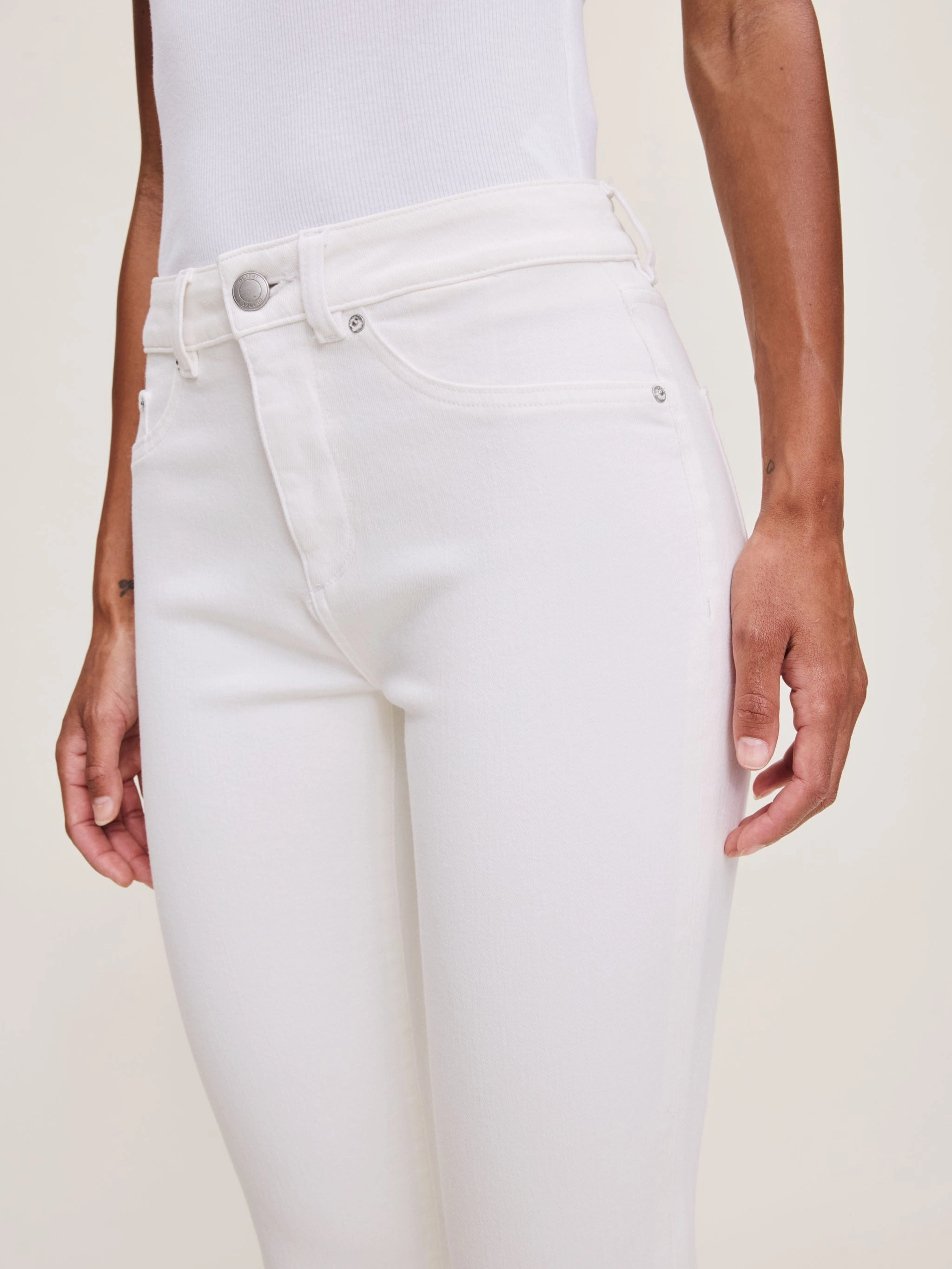 Flattering Look Bold Design BARDOT CAPRI