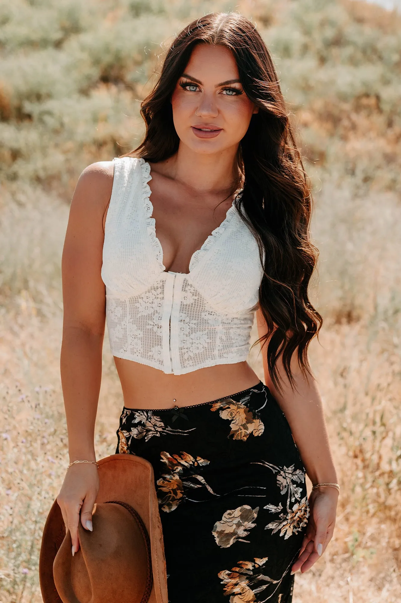 Dream In Gold Sleeveless Floral Lace Top (Cream) Soft Blended Fabric Slim Fit Shirt