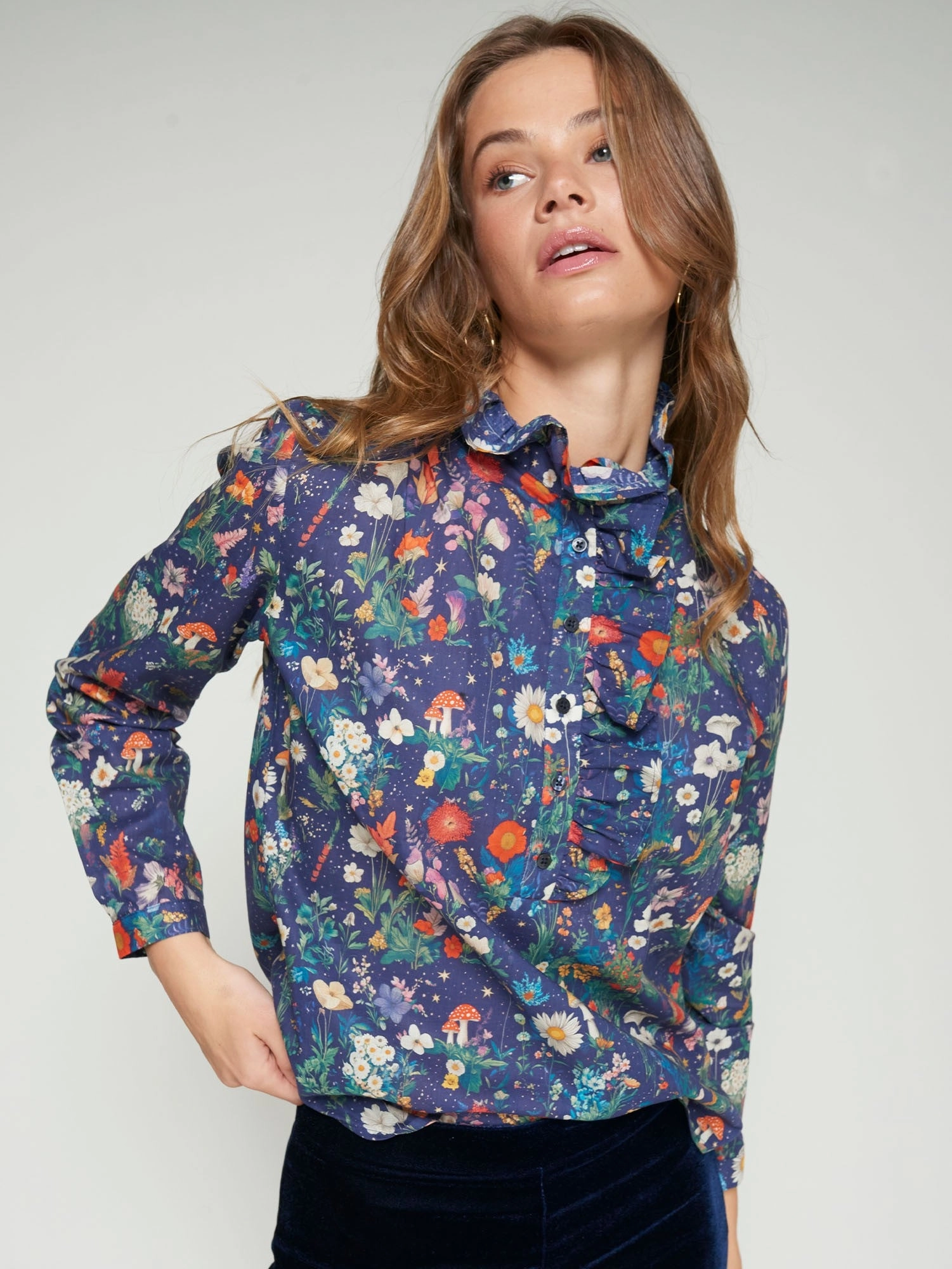 Simple Pullover RUFFLE MUSHROOM BUTTON DOWN