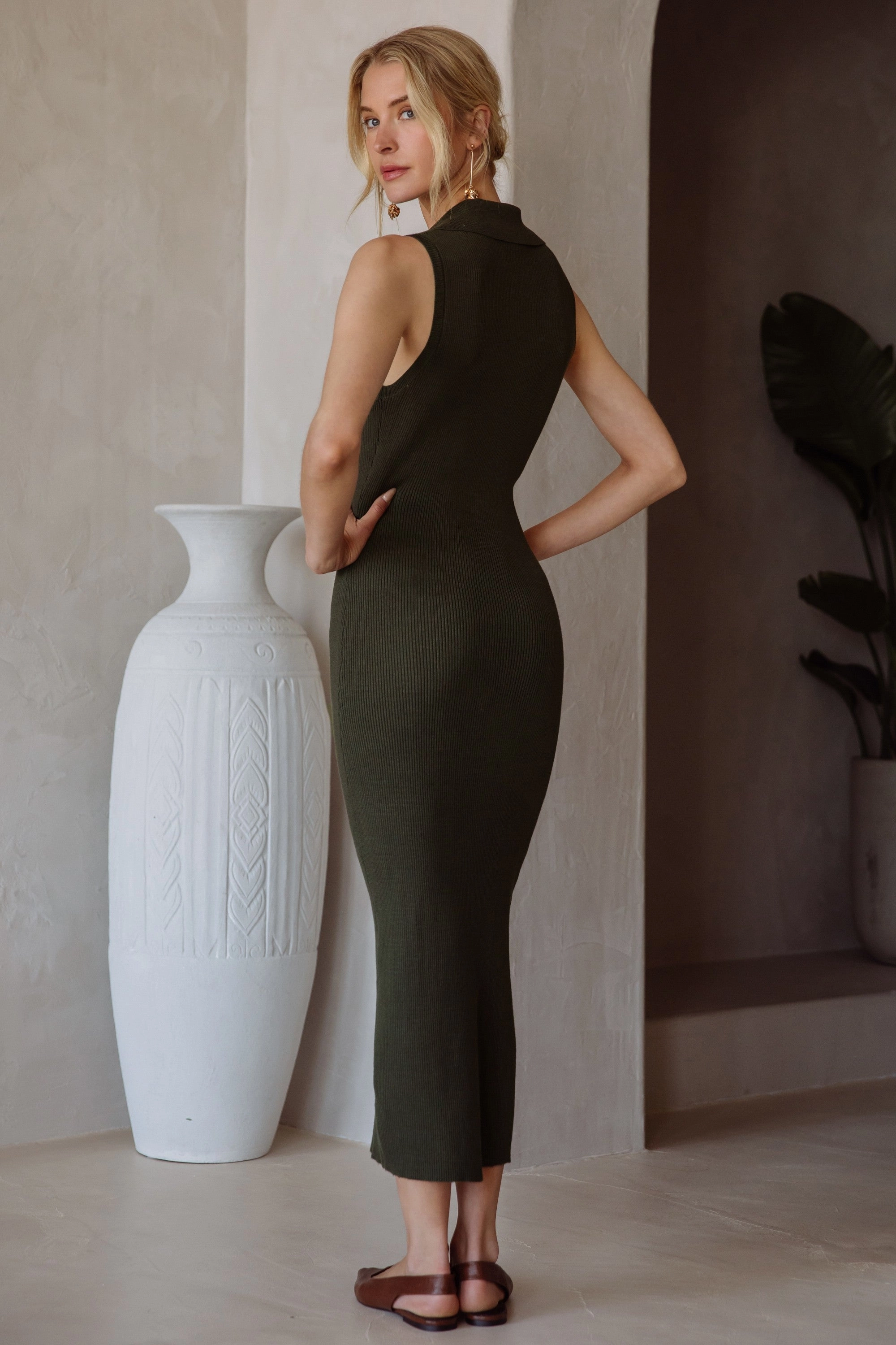 HAILEY SLEEVELESS MIDI DRESS Trendy Silhouette All-Day Comfort Wear