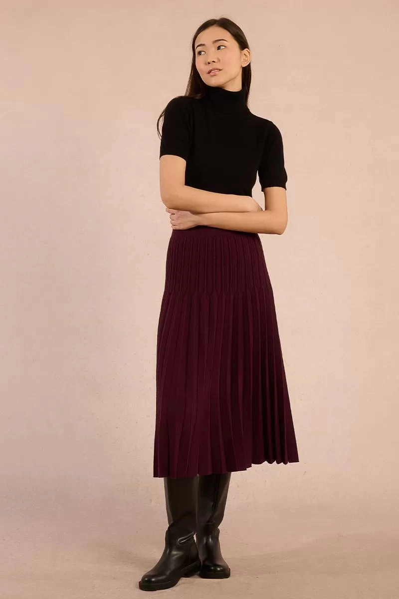 High Waisted Pleated Midi Skirt in Dark Red Minimal Touch