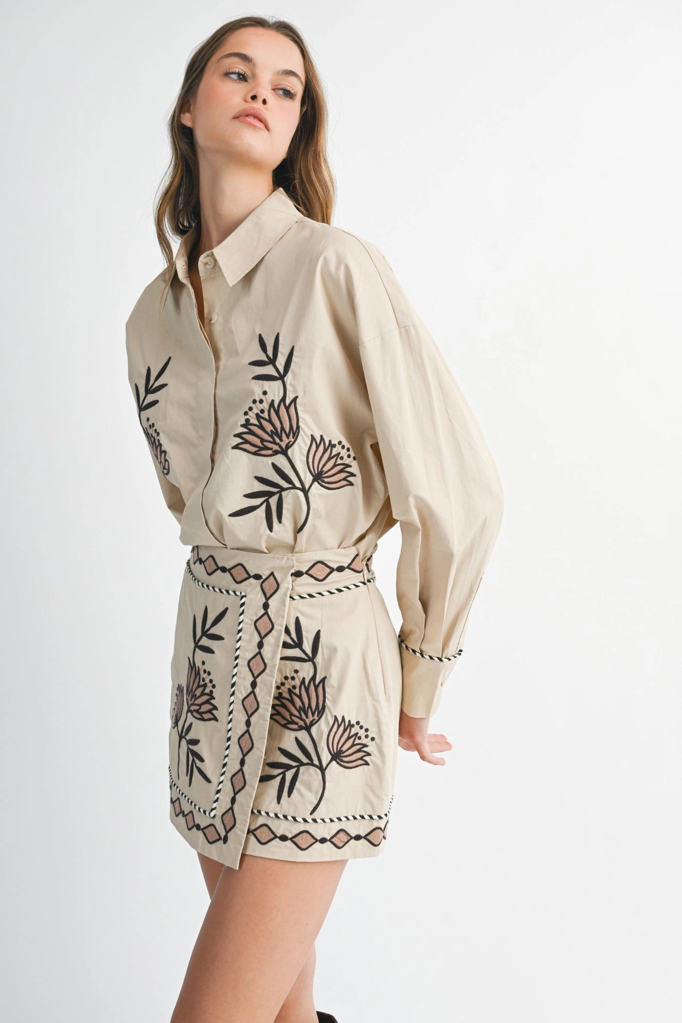 JENNY EMBROIDERED MINI SKIRT Easy Comfort
